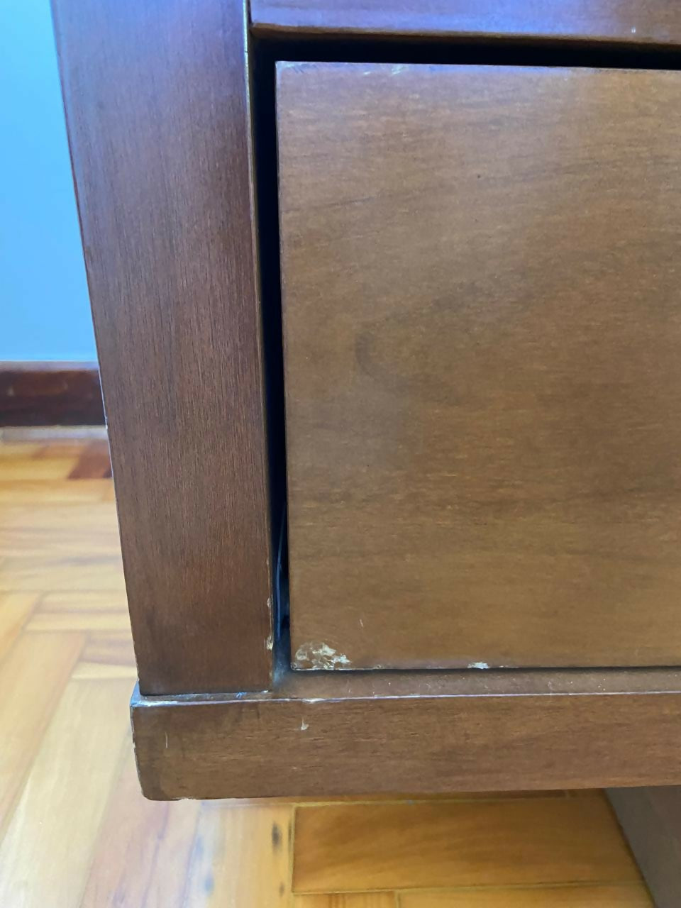 Móvel multiuso em madeira nobre com tampo em vidro temperado (DMSP_033 )