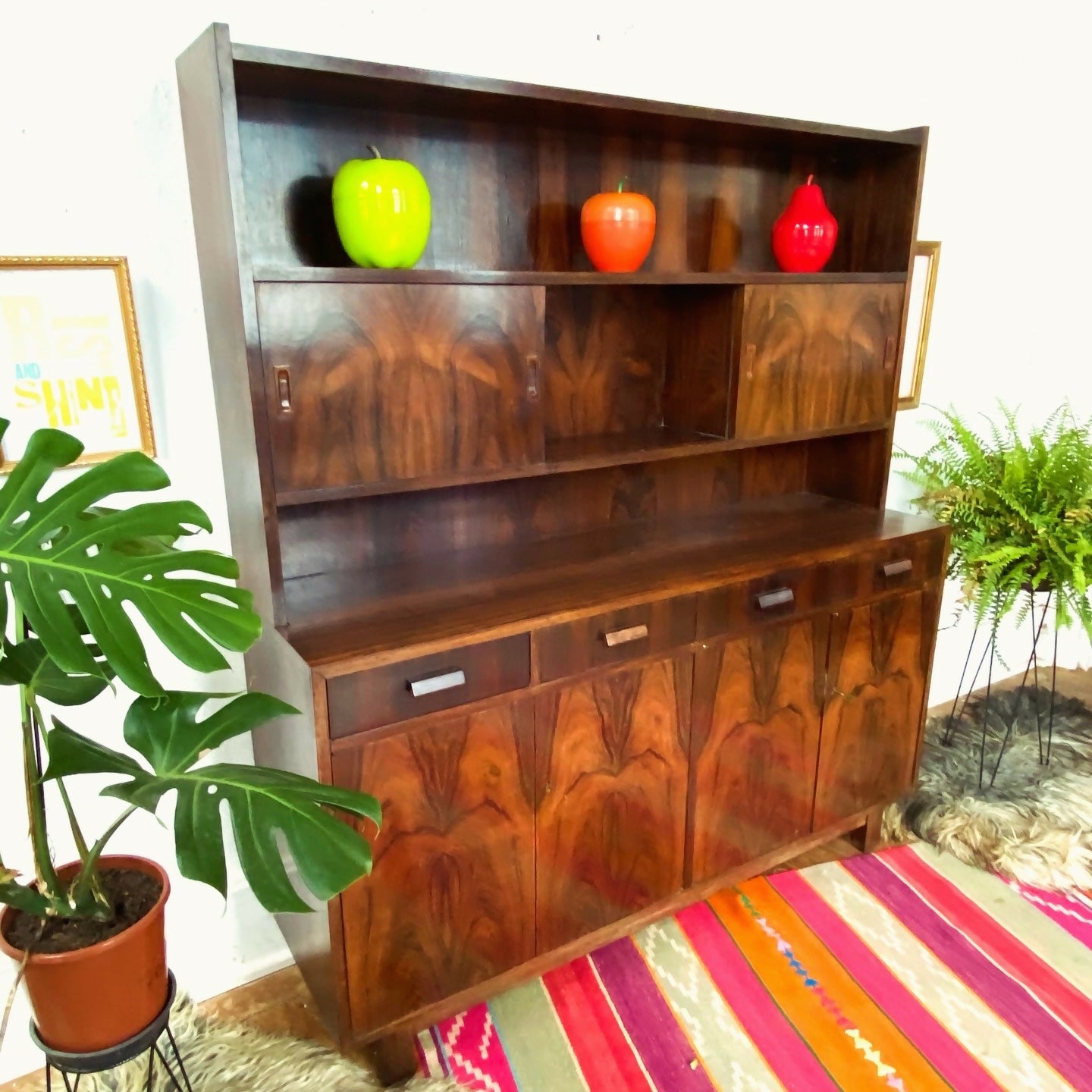 Estante Mid Century anos 60 design escandinavo em jacarandá