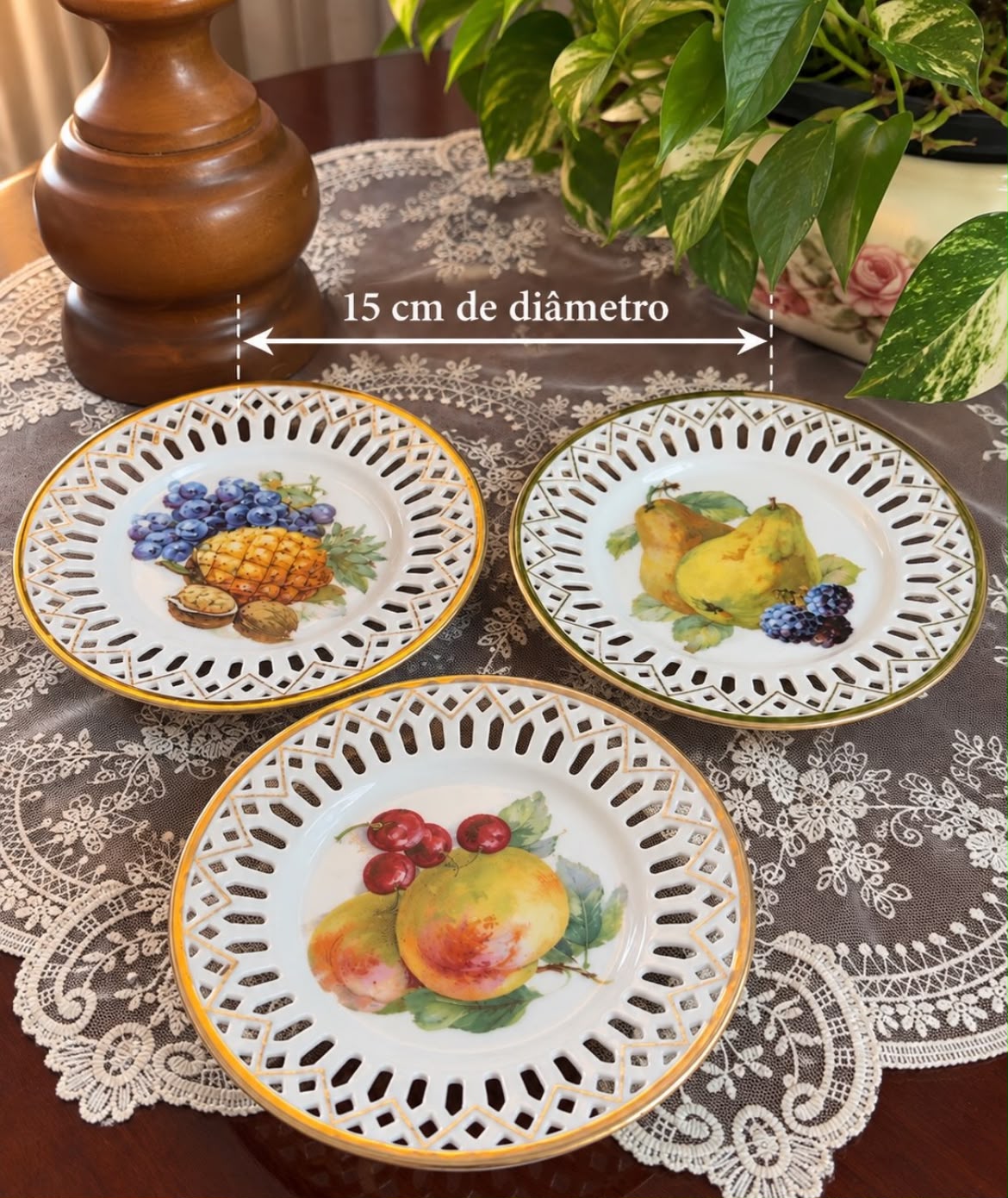 Pratinhos de parede com desenhos de frutas: Victoria Austria • Boêmia | ano de 1904–1918