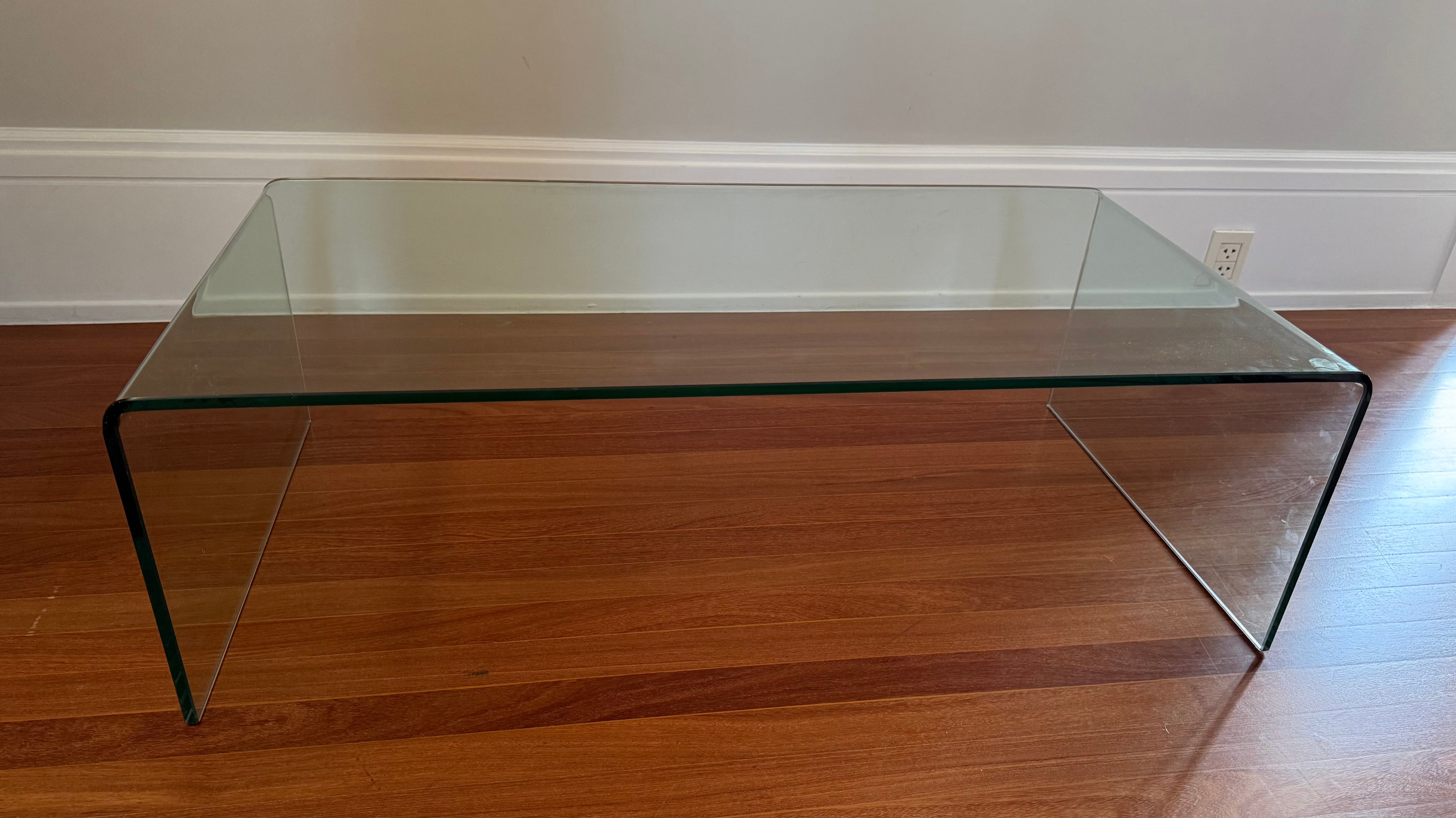 Mesa de Centro Retangular em Vidro lapidado com bordas arredondadas 