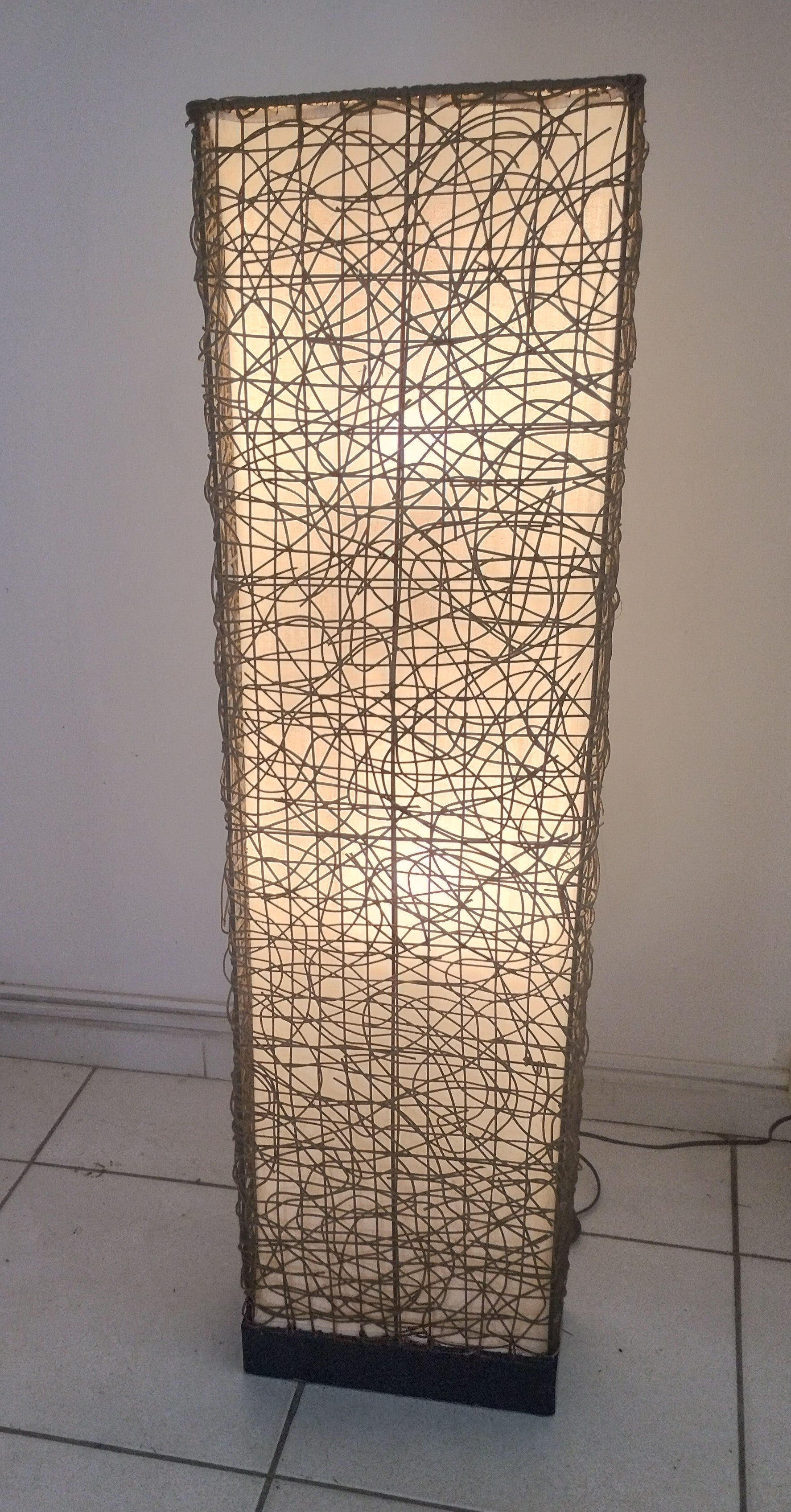 Luminária de piso Aramada