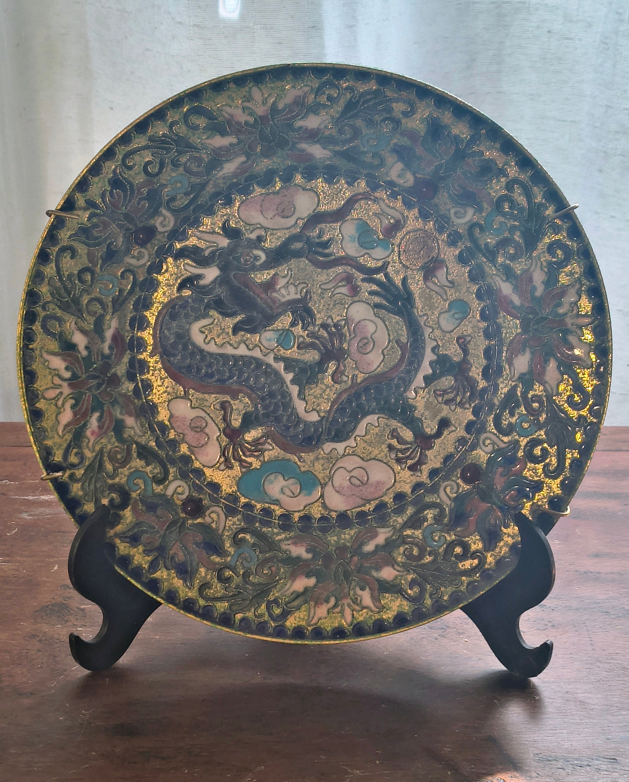 Prato Decorativo em Esmalte Cloisonné com medalhão central com figura de dragão 