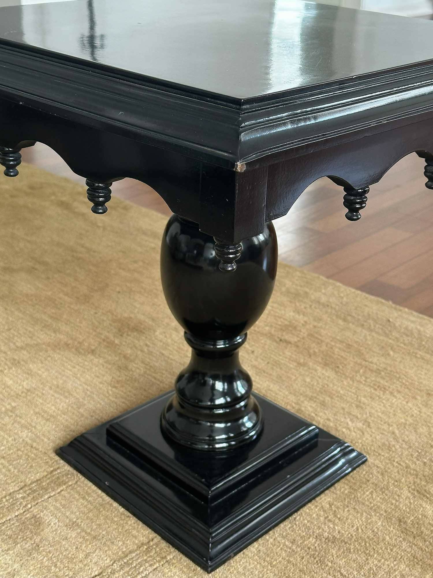 Mesa de apoio / mesinha lateral ebanizada