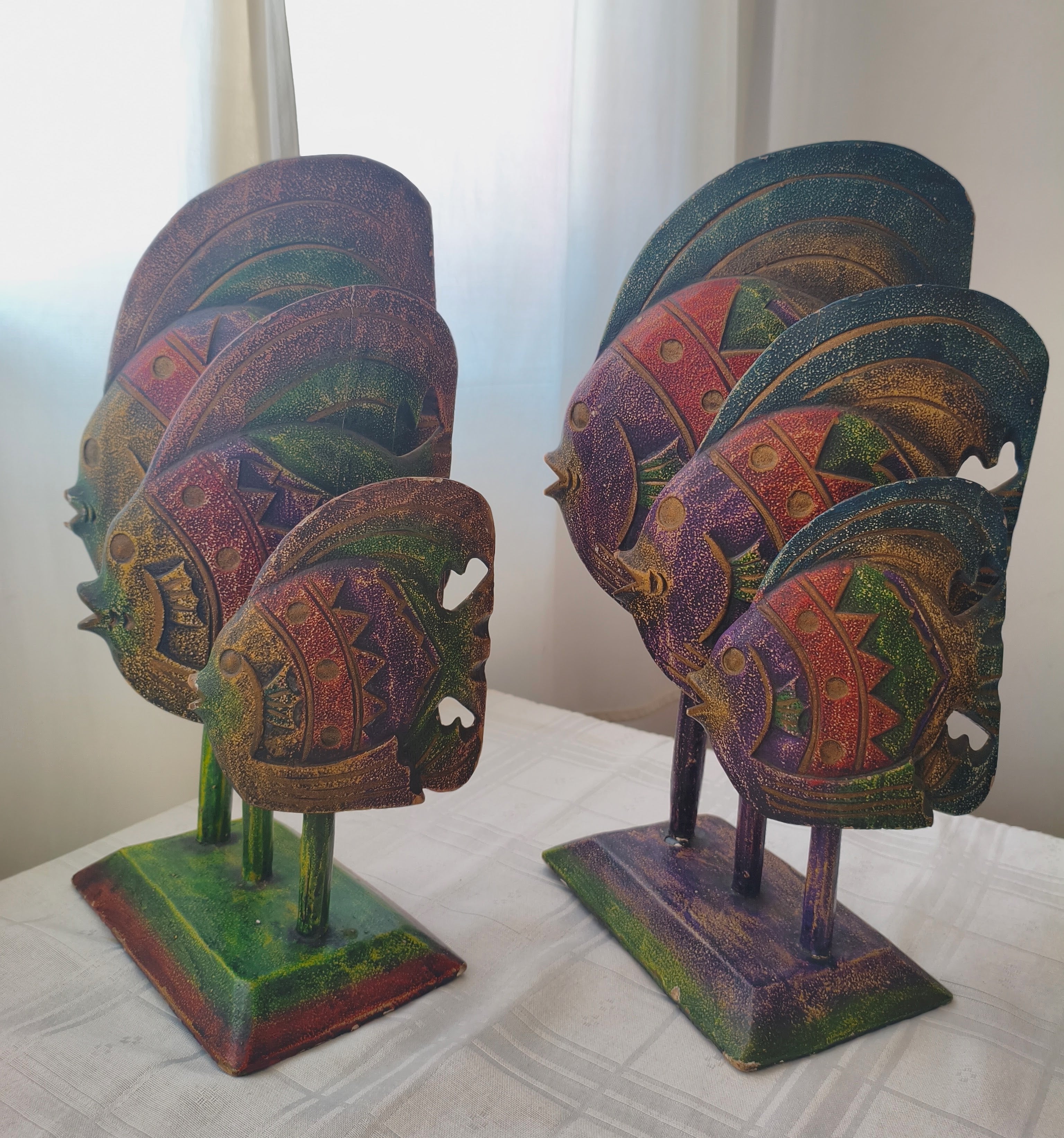 Par de esculturas decorativas em madeira