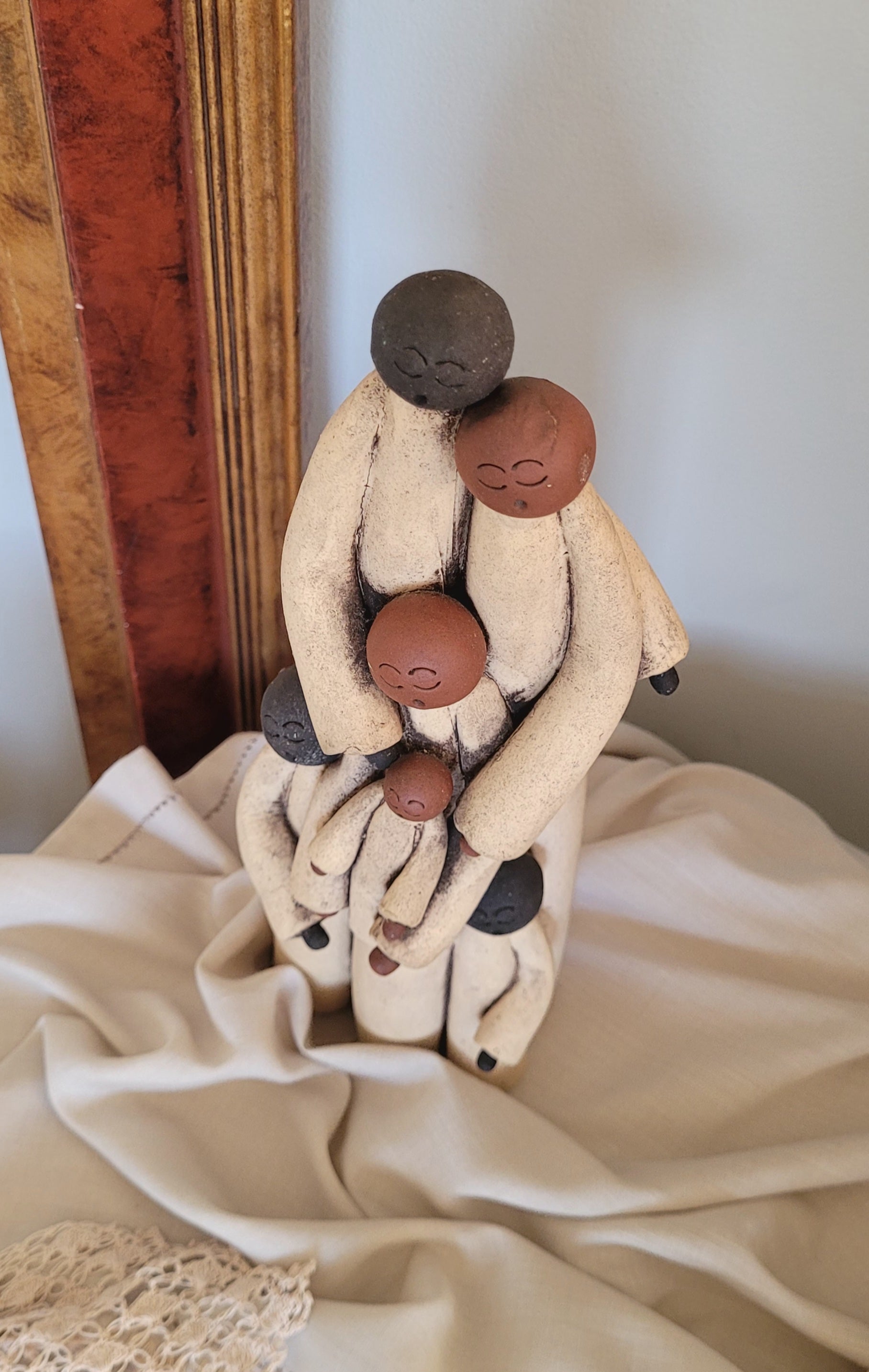 Escultura "A Família" – Isabel Lacerda (Portugal) em argila