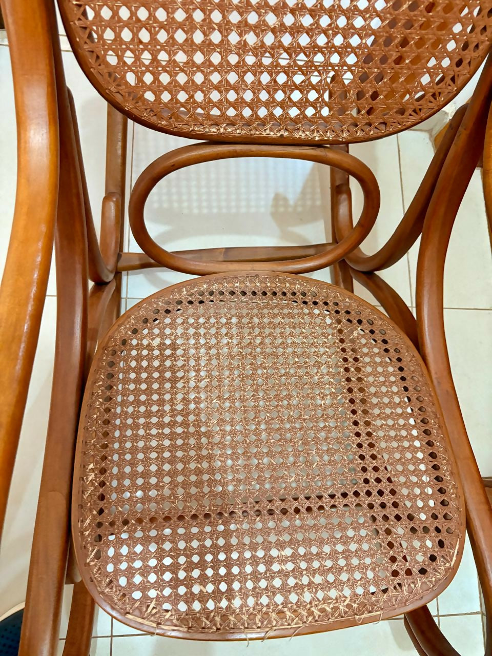 Cadeira de balanço estilo Thonet