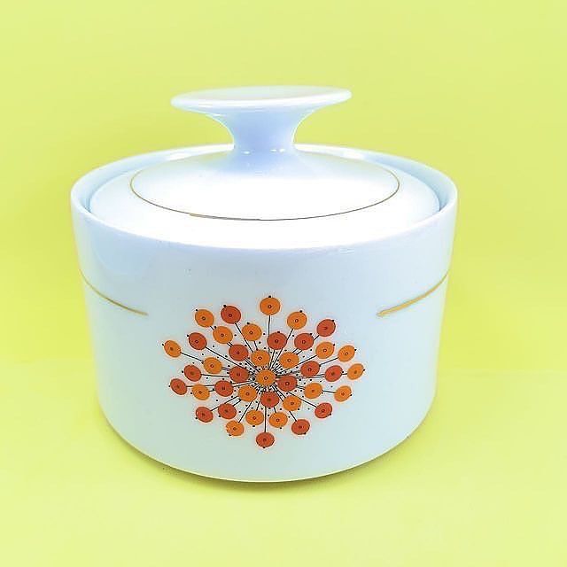 Jogo de chá Porcelana Renner com motivos em laranja e vermelho 