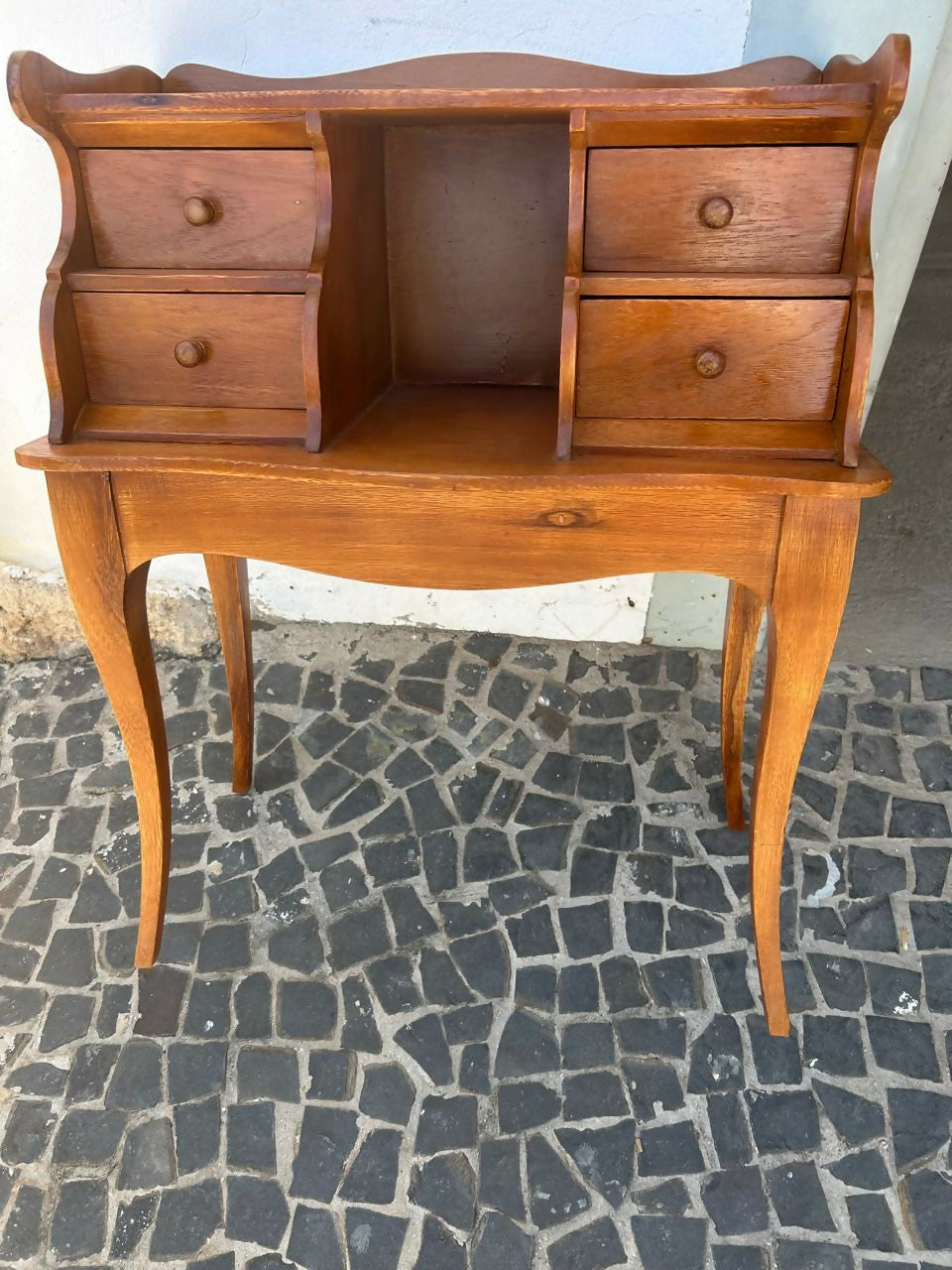 Mesinha de cabeceira em madeira anos 50 com 4 gavetas