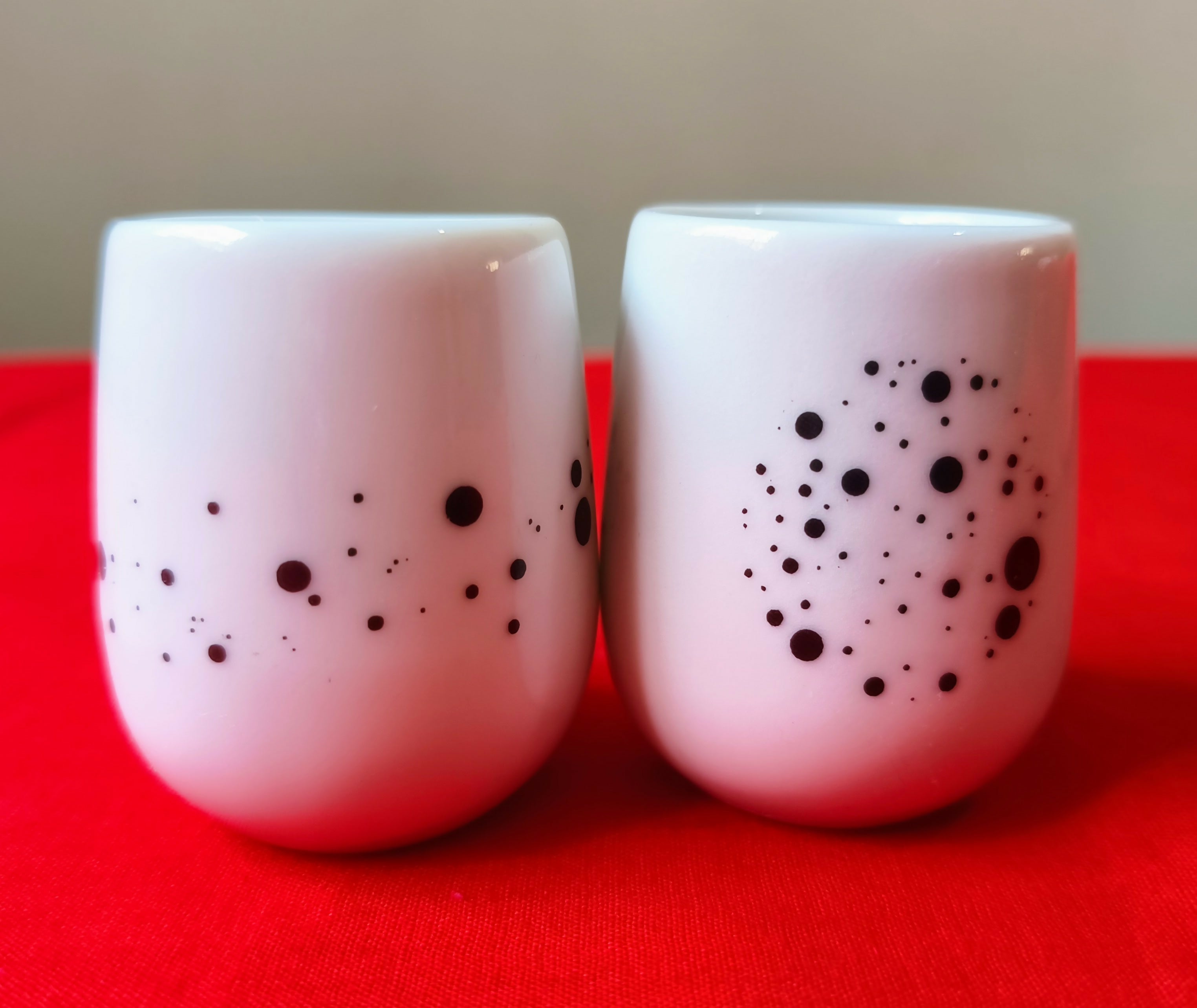 Par de copinhos para café em porcelana