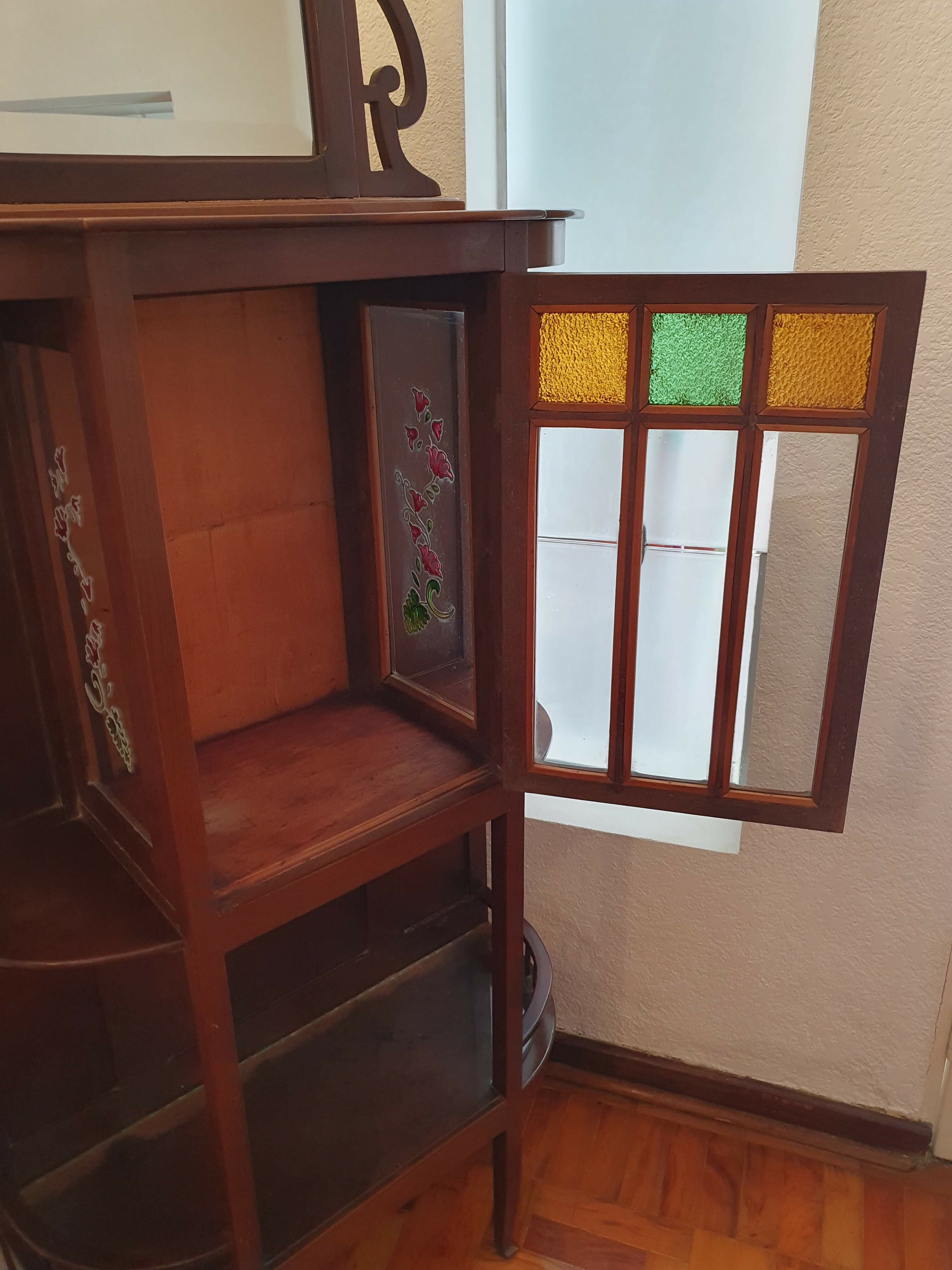 ANTIGA VITRINE (PEQUENA CRISTALEIRA)