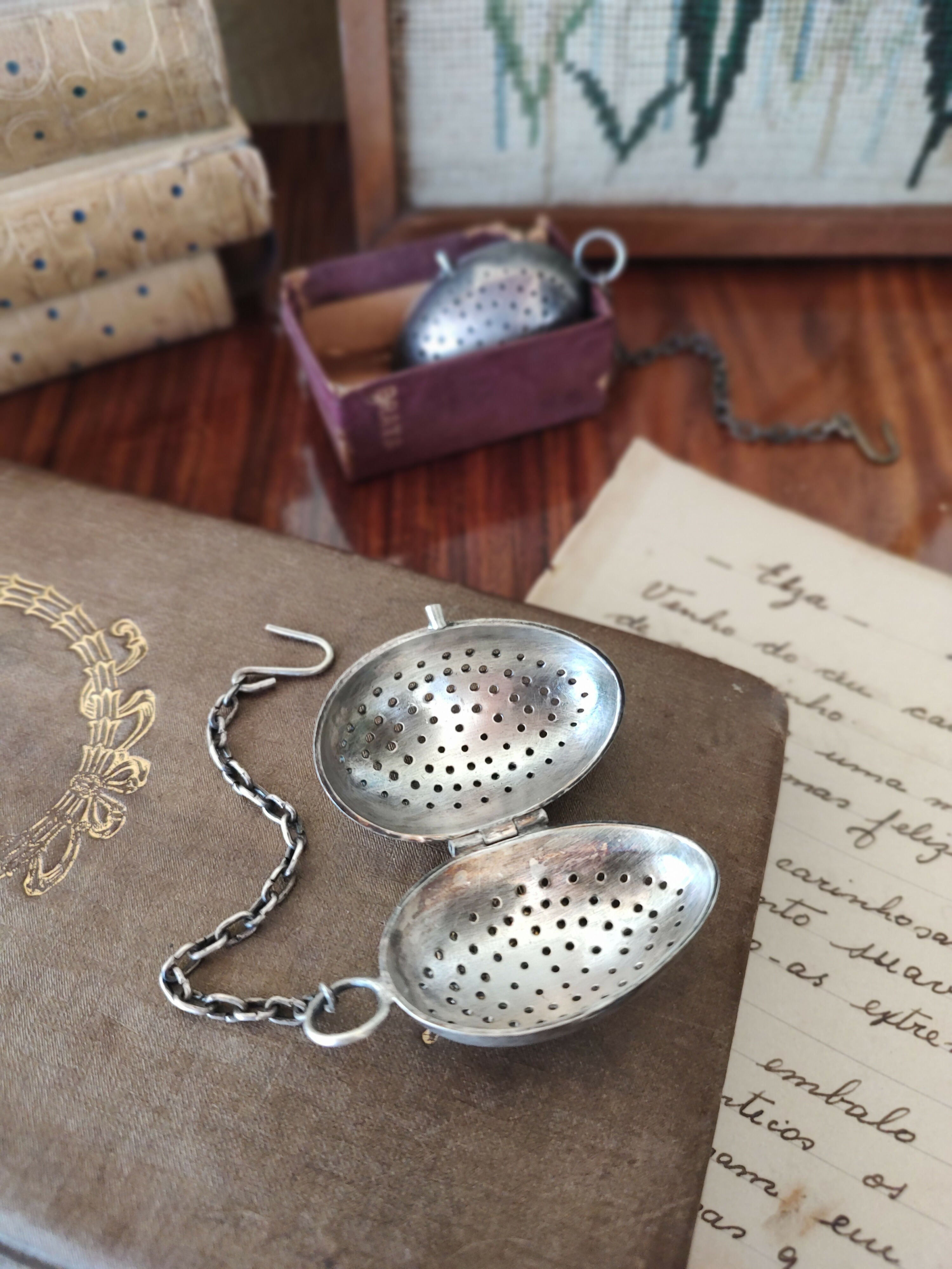 Antigo Infusor / Coador de Chá Eberle em Prata - formato de ovo (valor unitário)