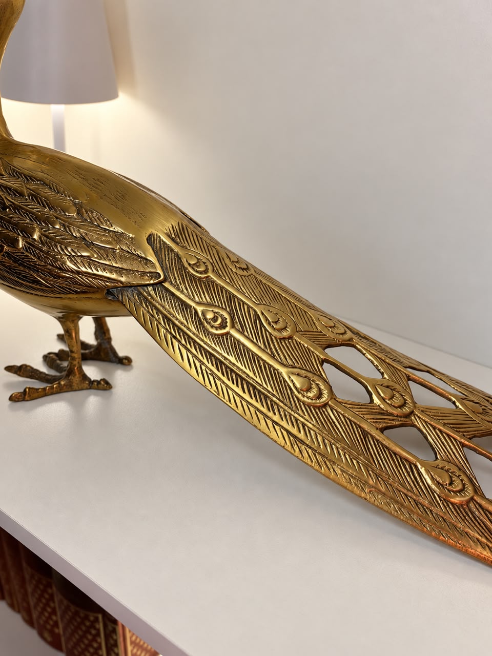 Escultura Decorativa de Pavão em Bronze com Cauda Longa Vazada