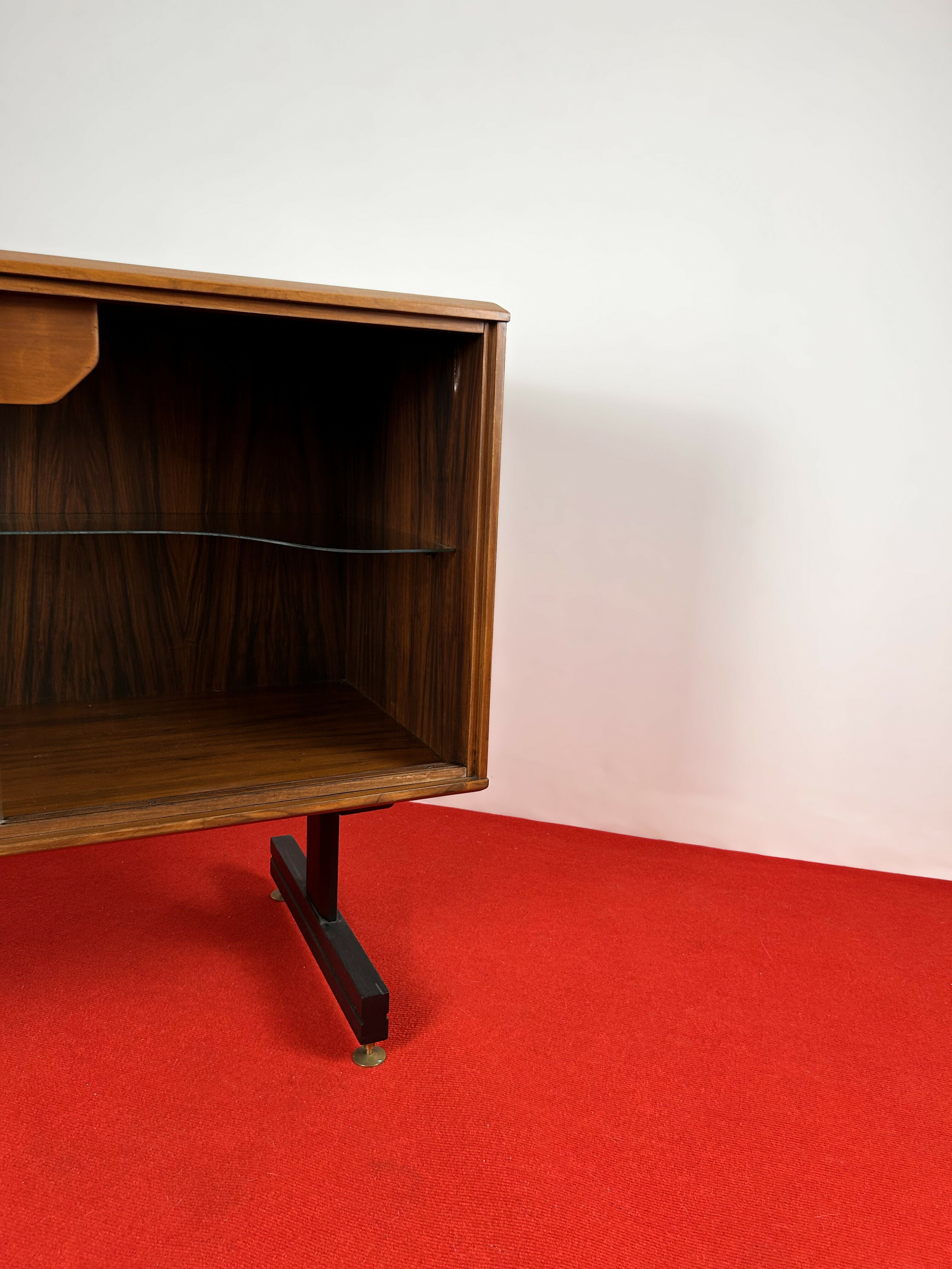 Raro Bar Cimo 60’s em Caviúna e Latão