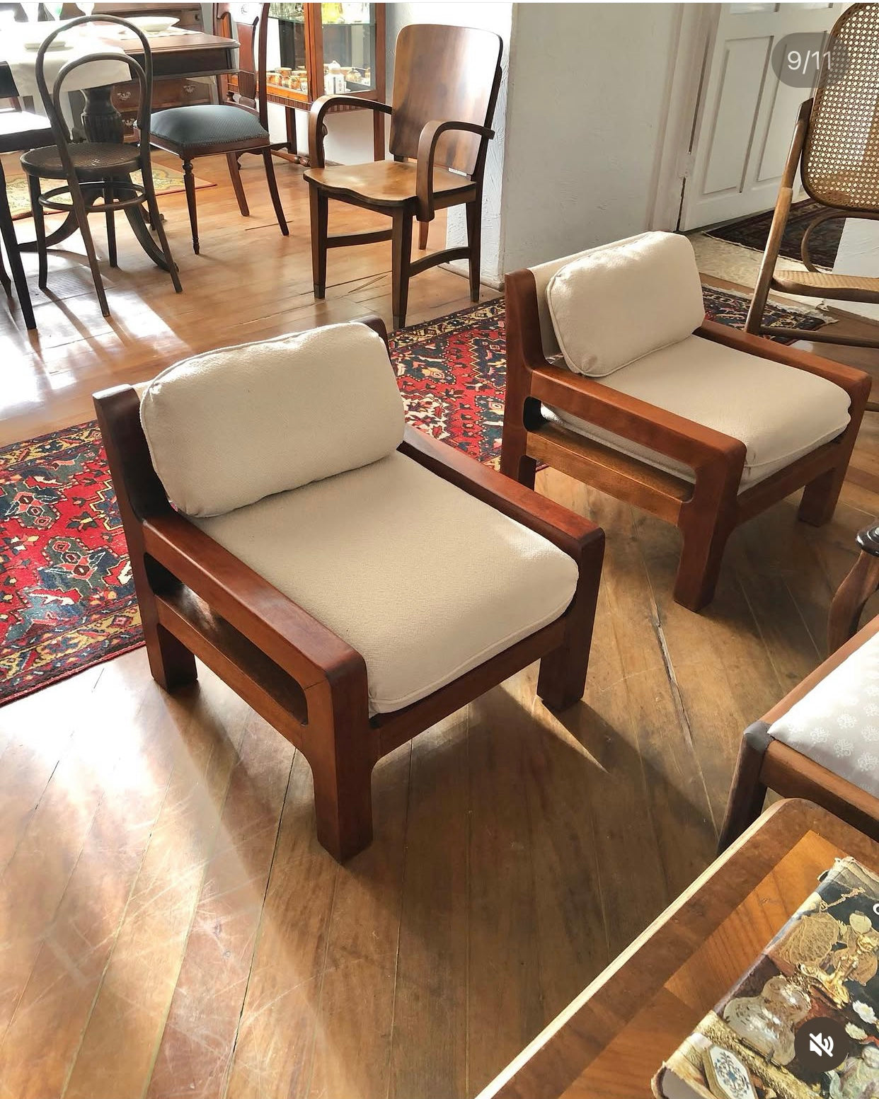 Poltronas de madeira com estofado anos 60 (valor unitário) 
