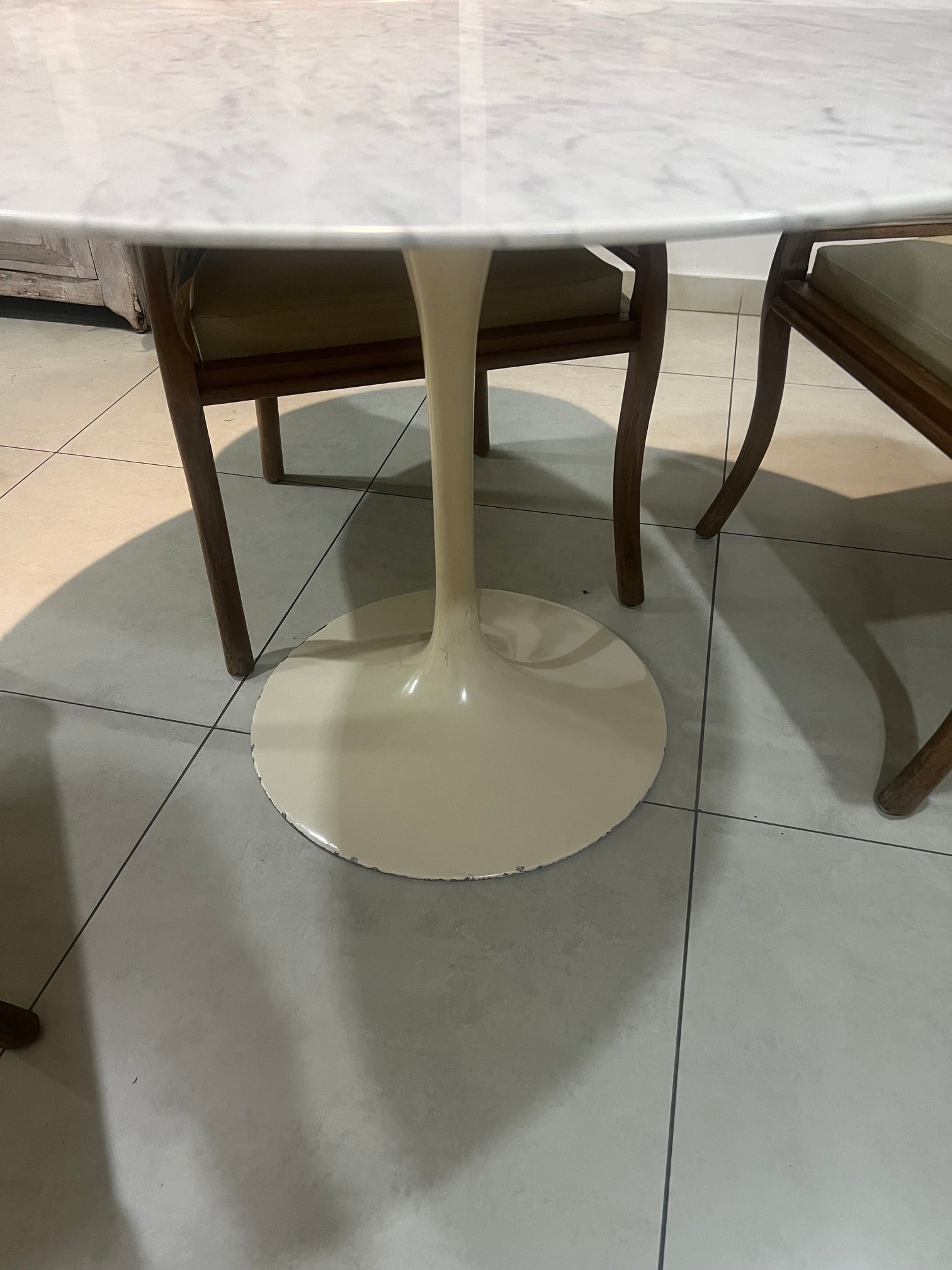 Mesa de jantar redonda Saarinen