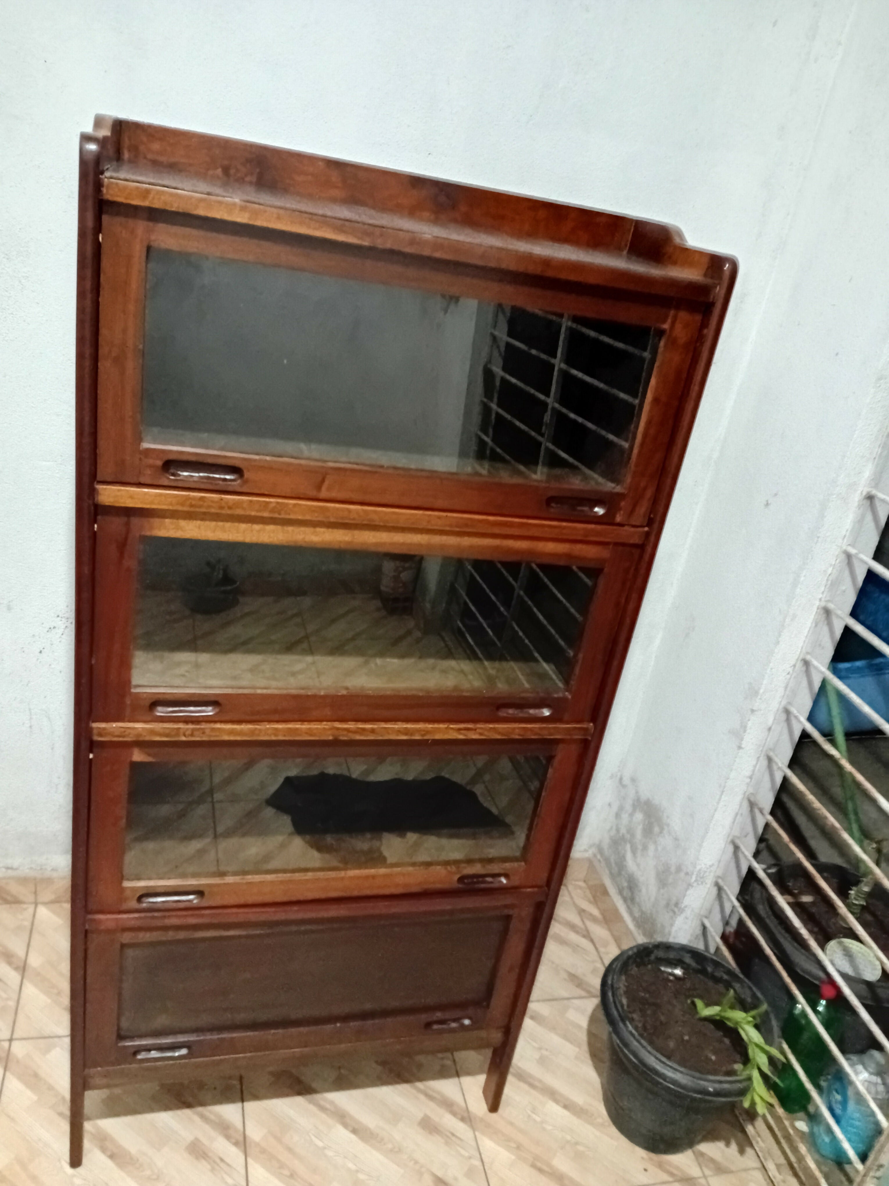 Estante basculante livreiro 4 portas em imbuia ja restaurada