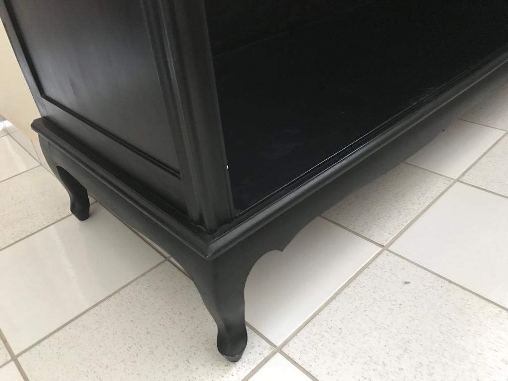 Guarda roupa / Armário Cenográfico Luís XV Preto – Perfeito para Loja e Cenários