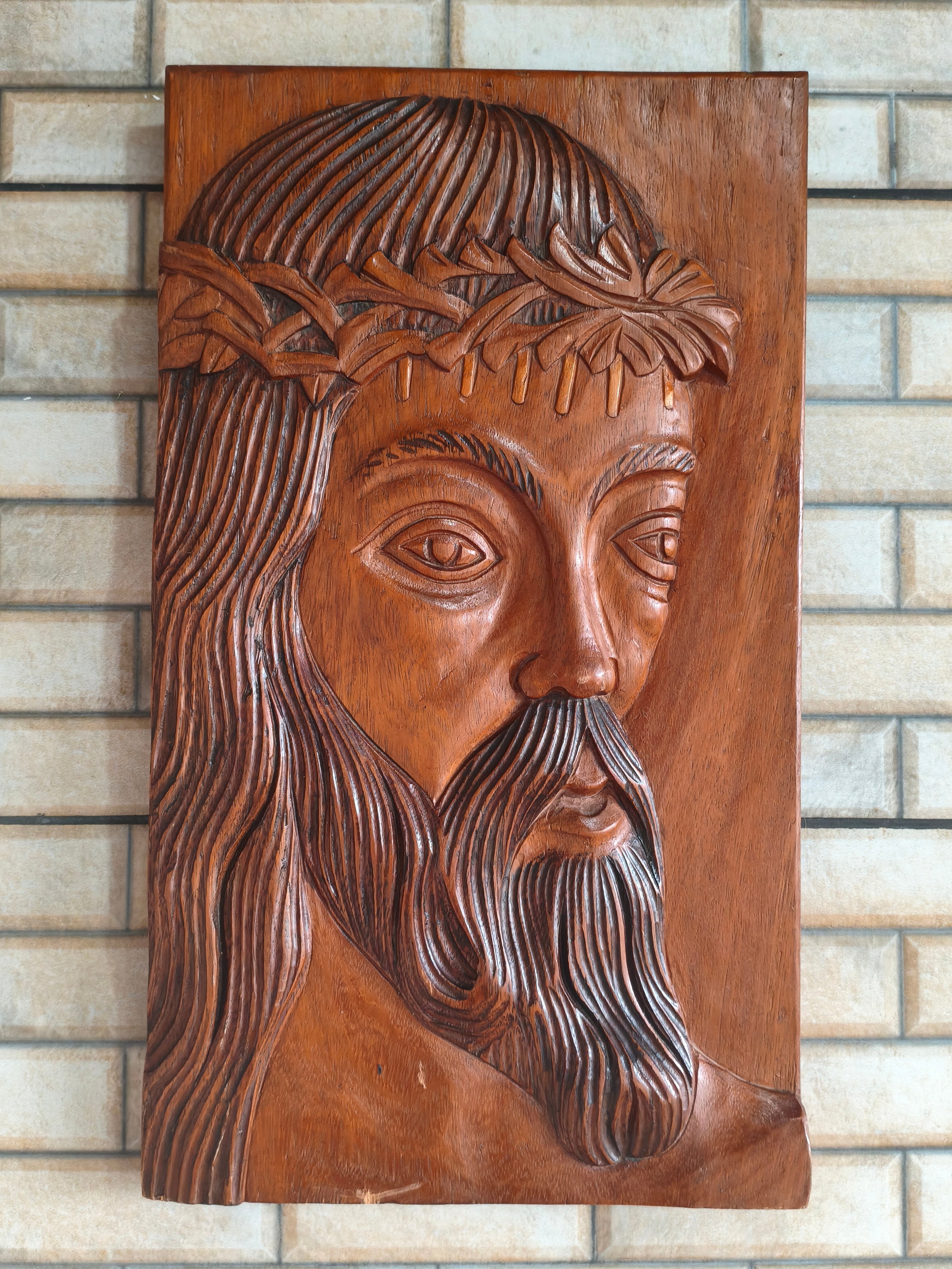 Quadro Jesus Cristo em madeira entalhada - 55 cm