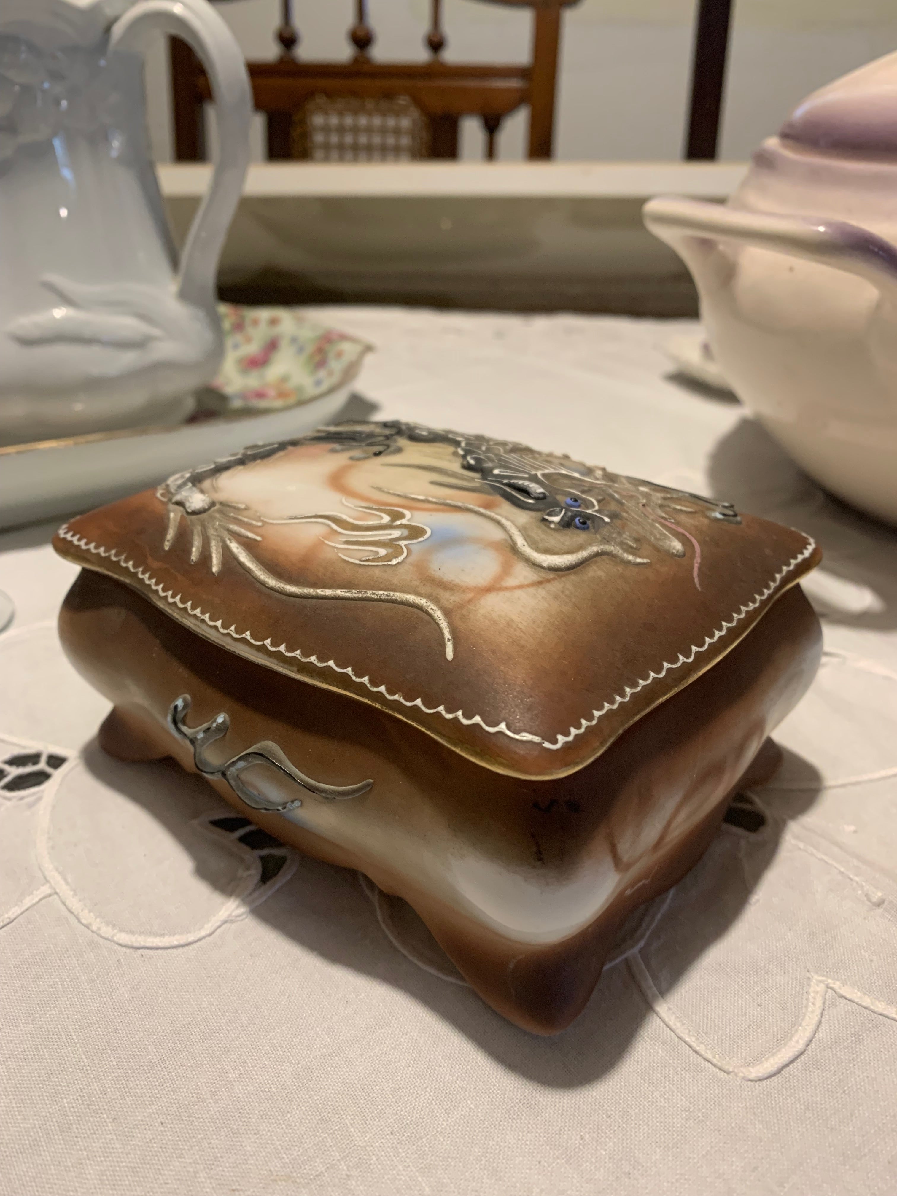 Caixinha porcelana japonesa dragão