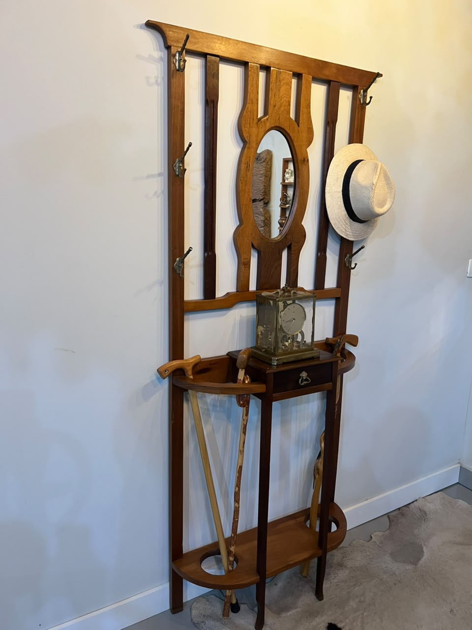 Chapeleira Antiga em Madeira com Espelho, Cabideiro e Porta-Bengalas – 1,87 m × 74 cm
