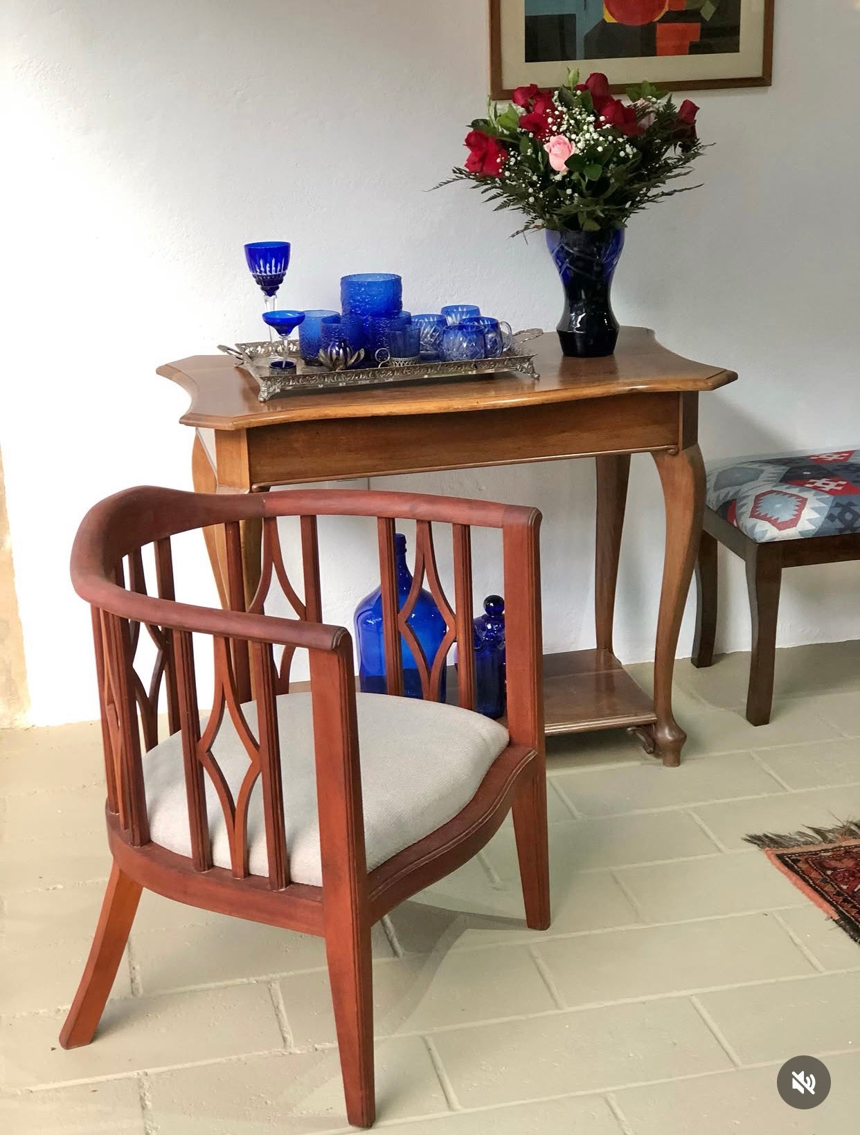 Poltrona Art Nouveau com estofado linhão