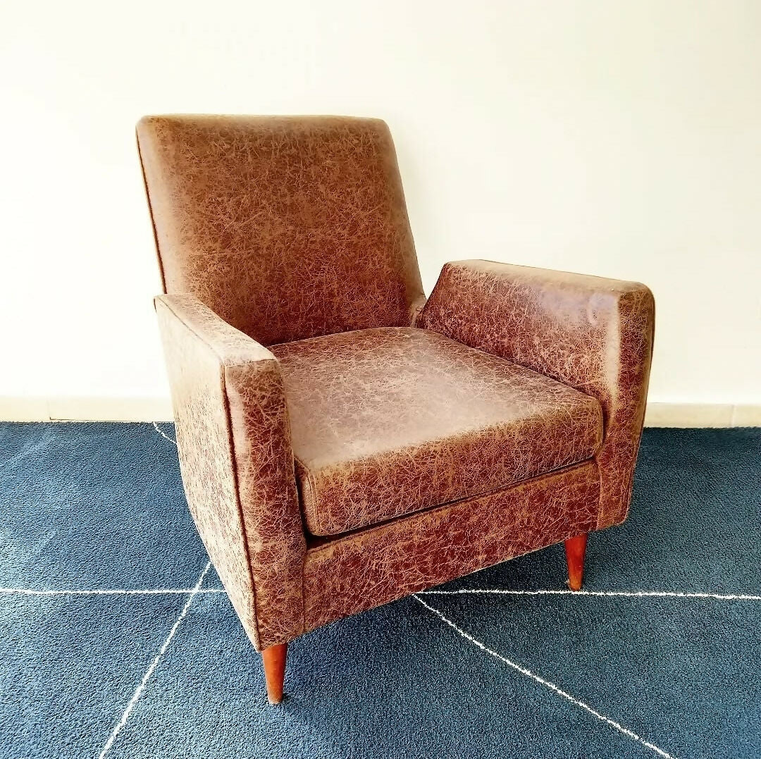 POLTRONA ANOS 50 NO ESTILO GIUSEPPE SCAPINELLI EM COURO