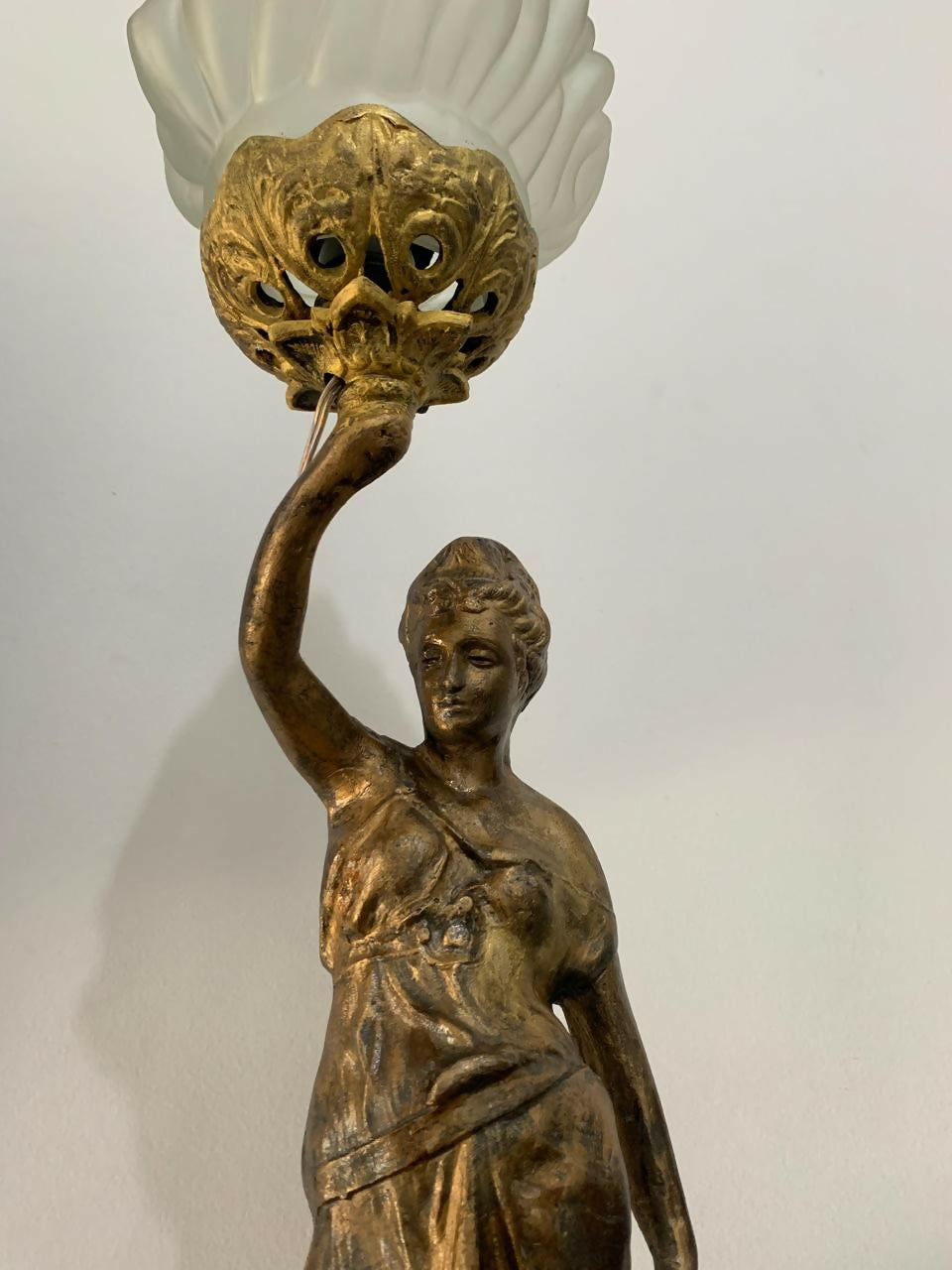 Grande Abajur em Bronze Figura Feminina Tocha (83cm)