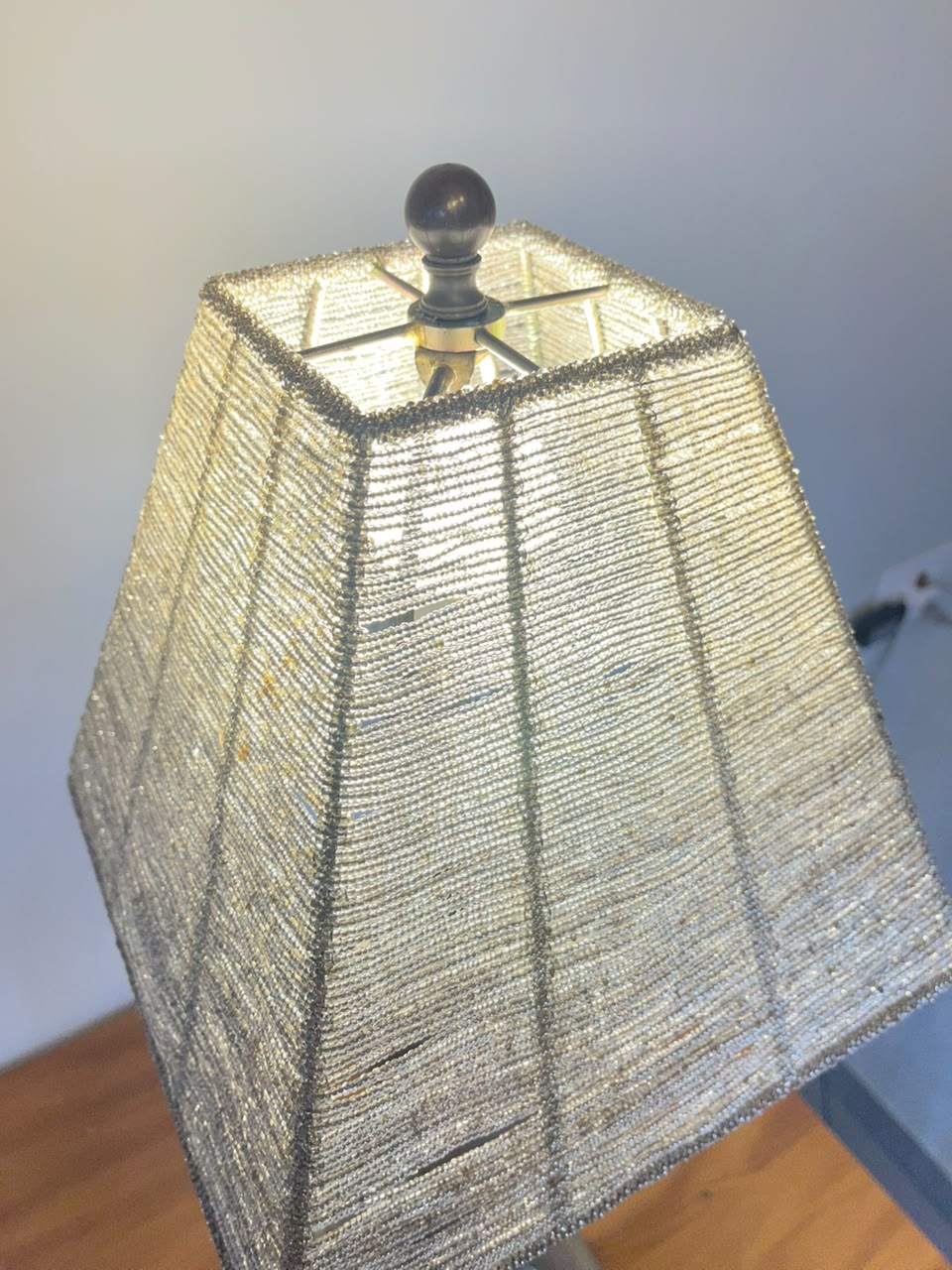 Abajur Vintage em Metal com Cúpula quadrada 