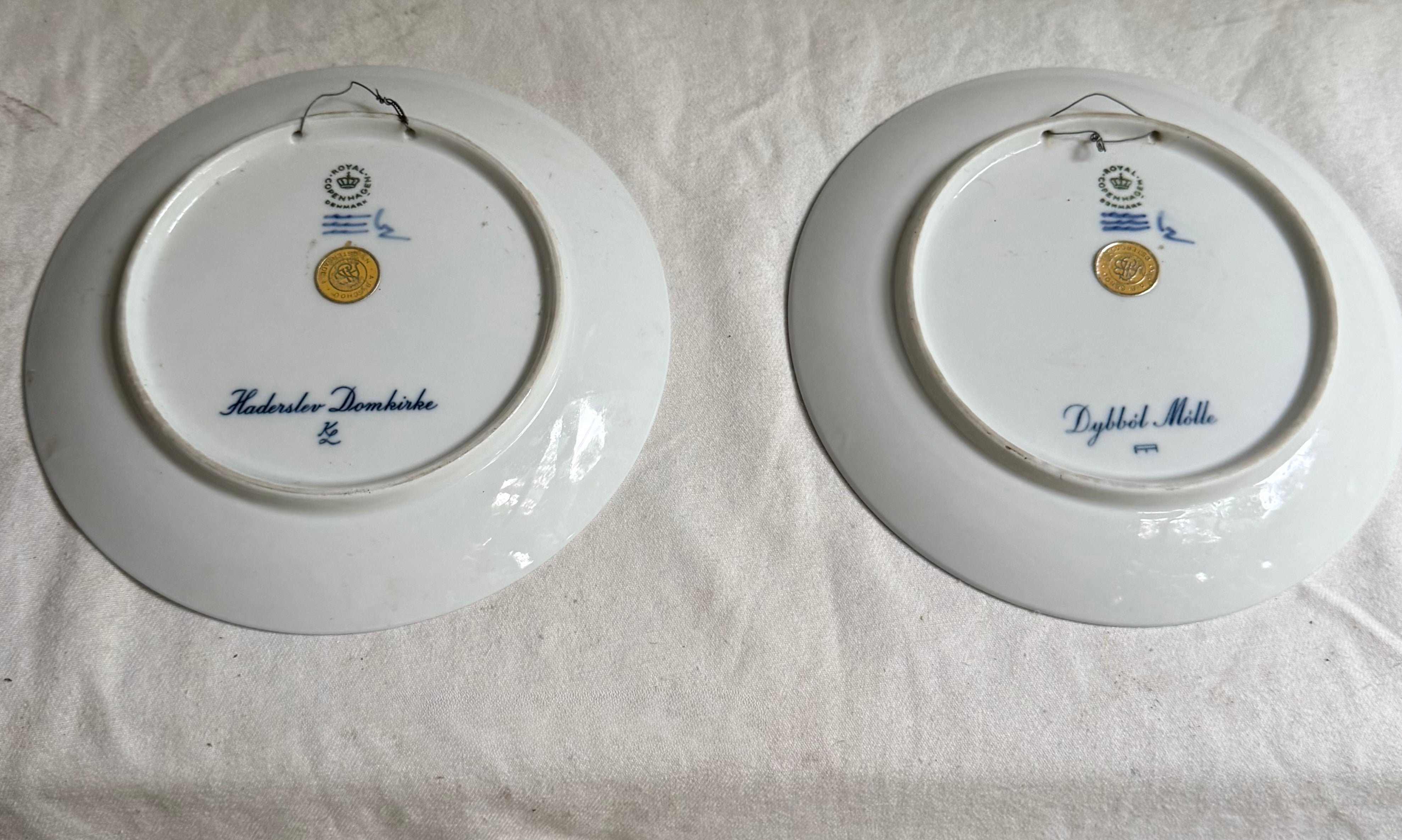 Par de Pratos Decorativos Royal Copenhagen | Dinamarca em tons azul e branco 