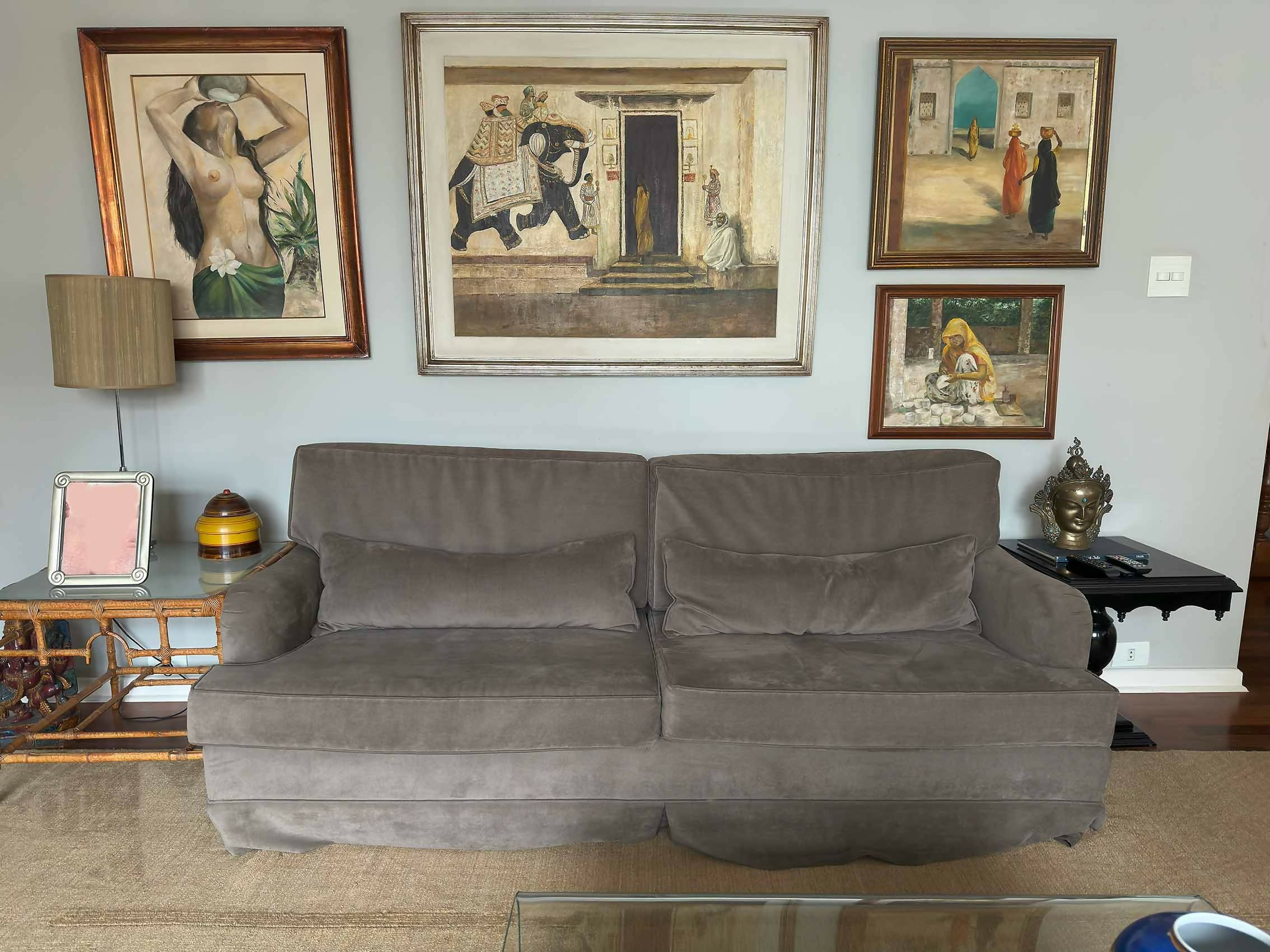 Sofá 3 lugares em veludo cinza