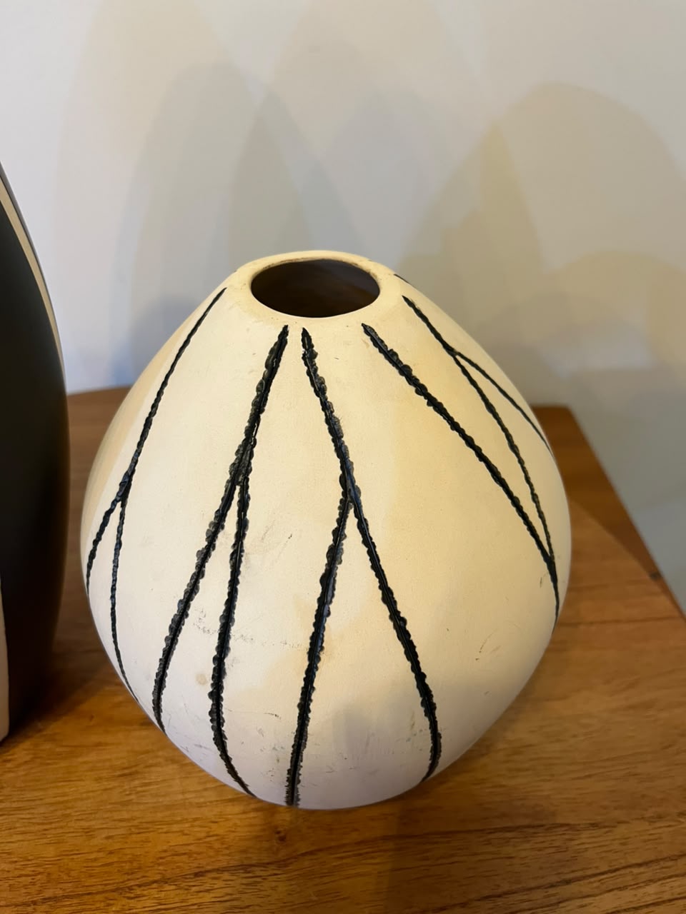 Par de Vasos Decorativos em Cerâmica Preto e Branco – Design Contemporâneo – 31 cm e 17 cm