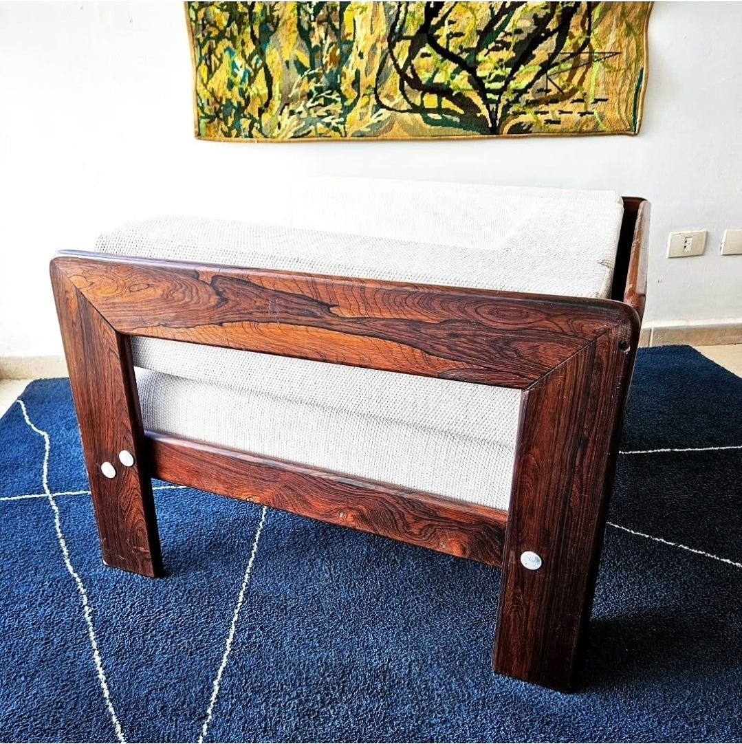 POLTRONAS QUADRADAS ANOS 60 EM JACARANDÁ MACIÇO E TECIDO BOUCLÉ