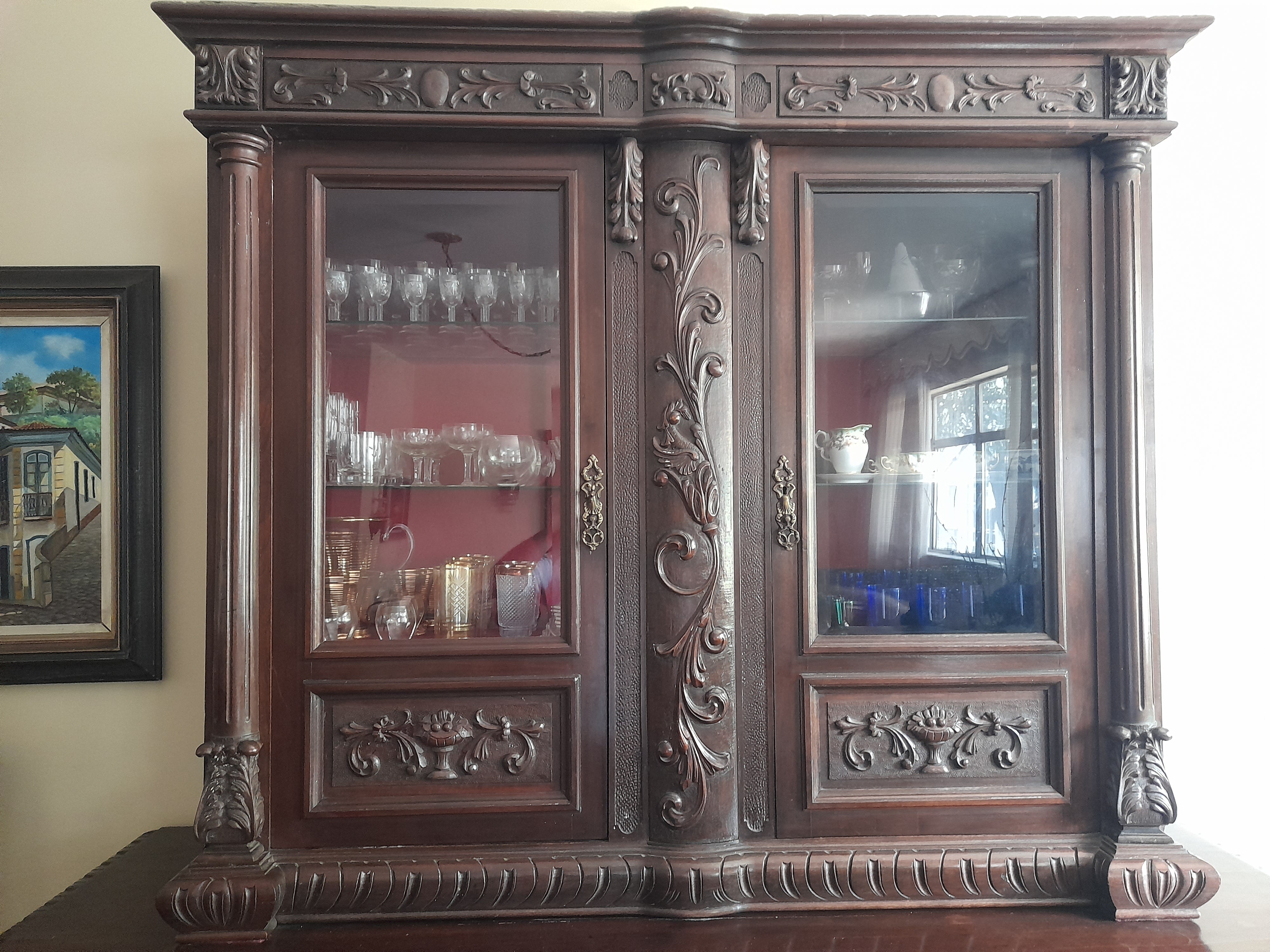 CONJUNTO SALA DE JANTAR CLÁSSICO ENTALHADO EM MADEIRA NOBRE – ESTILO RENASCENTISTA (Mesa, cadeiras, Buffet, Cristaleira) 