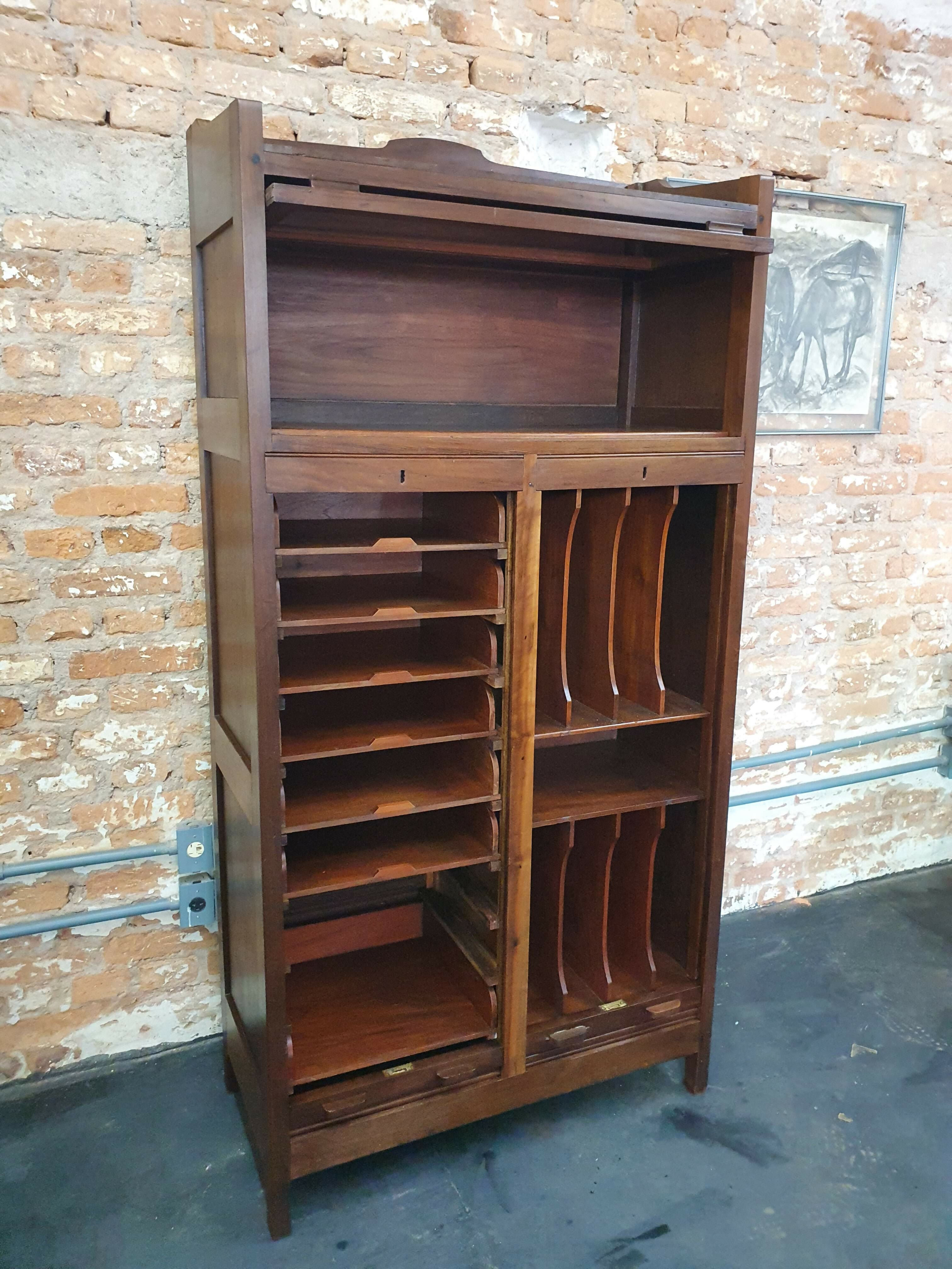 Belo armário / arquivo Xerife anos 30