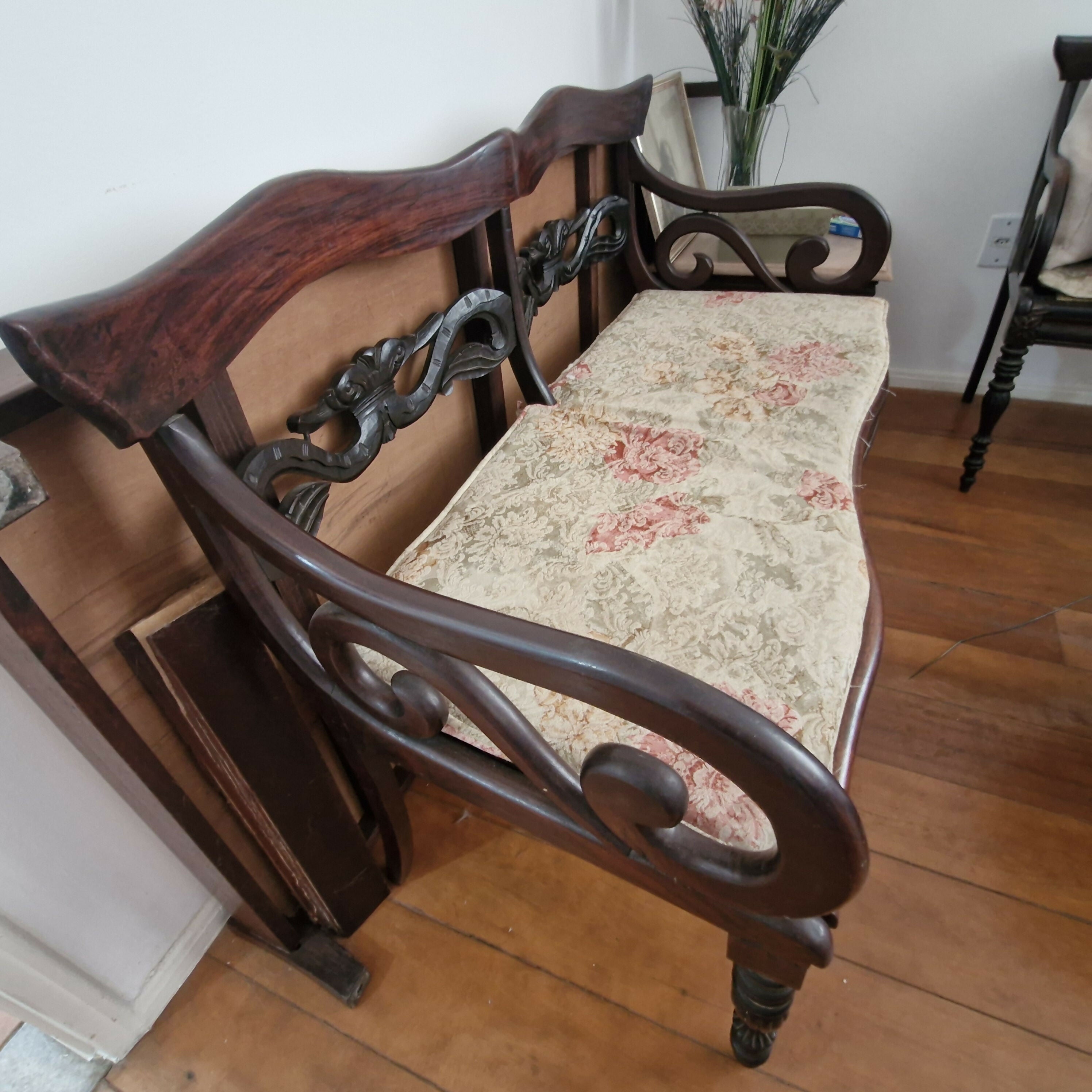 Namoradeira antiga anos 50, jacarandá com palhinha