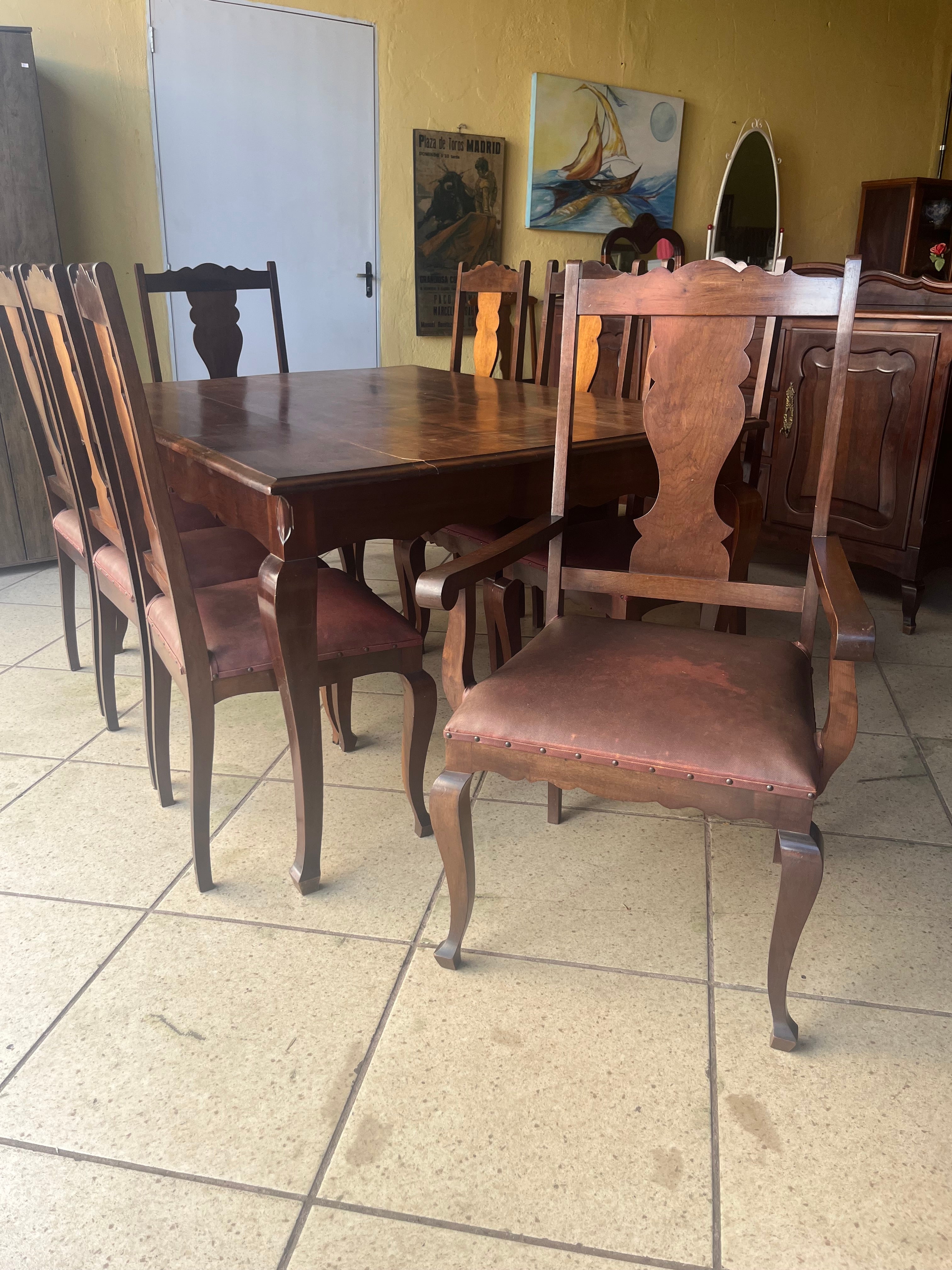 BELÍSSIMO CONJUNTO DE MESA RETANGULAR COM 8 CADEIRAS COM MAIS DE 80 ANOS