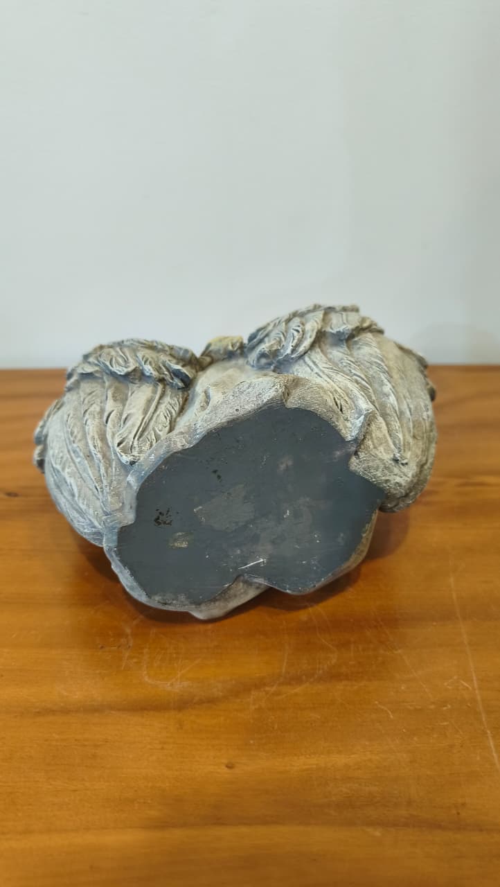 Anjo Decorativo Abraçando Coelho – Escultura De Inspiração Clássica
