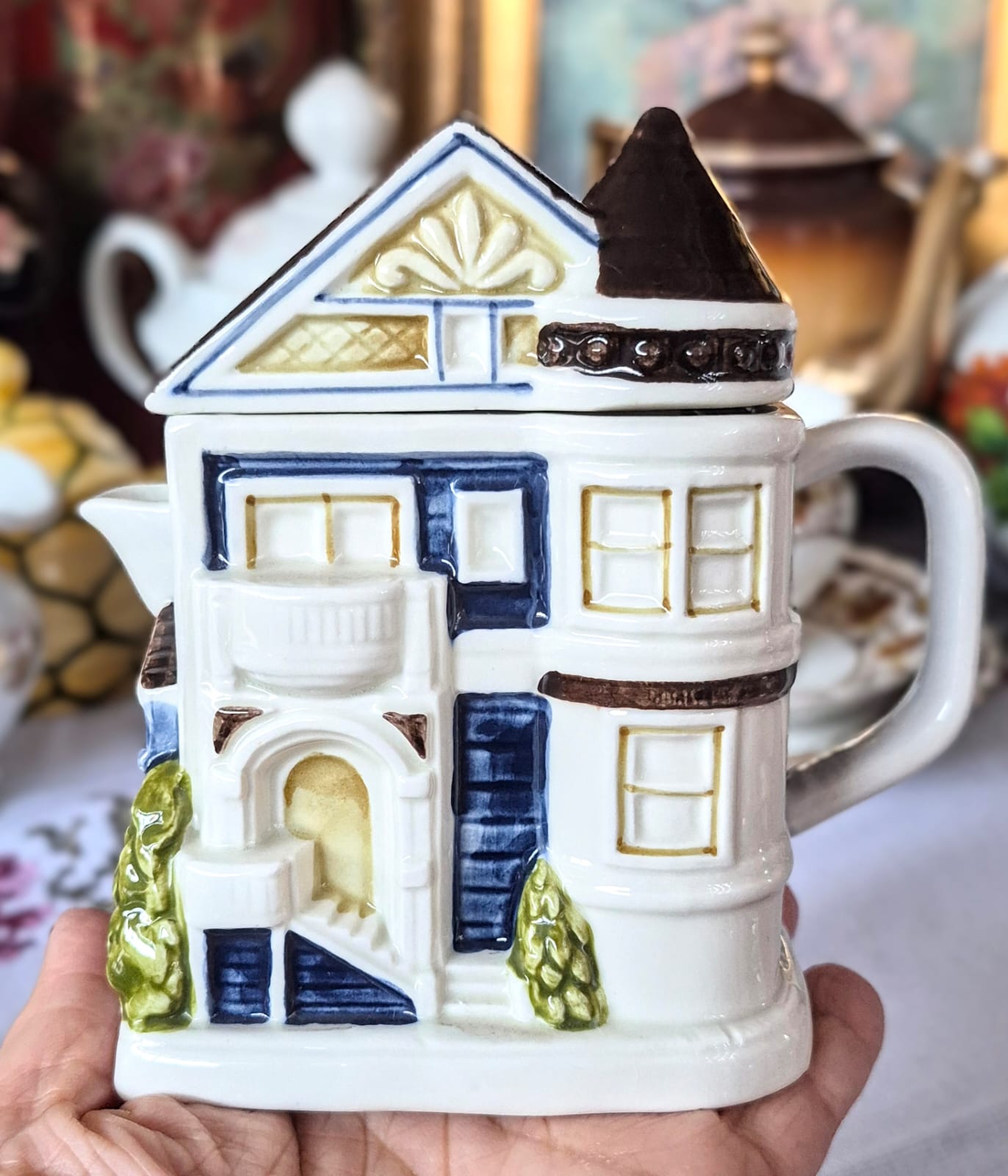 Bules de chá em porcelana vintage Otagiri, em formato de casas vitorianas
