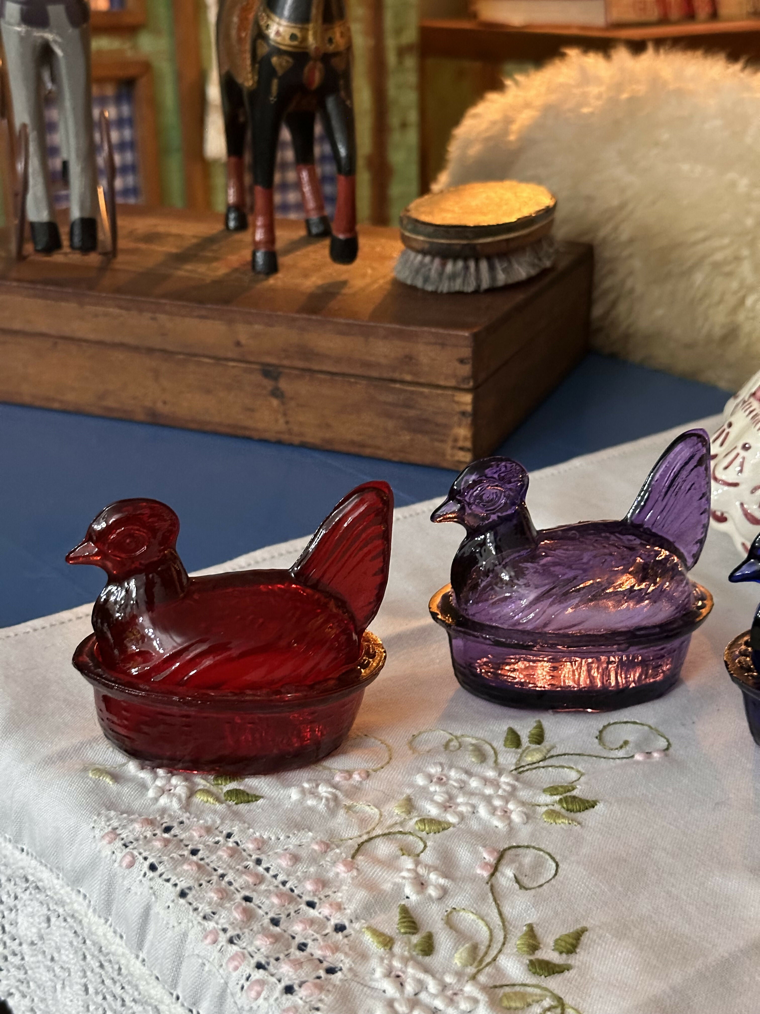 mini manteigueiras vintage de galinha em vidrão colorido - valor de cada - vermelha - azul ou roxa