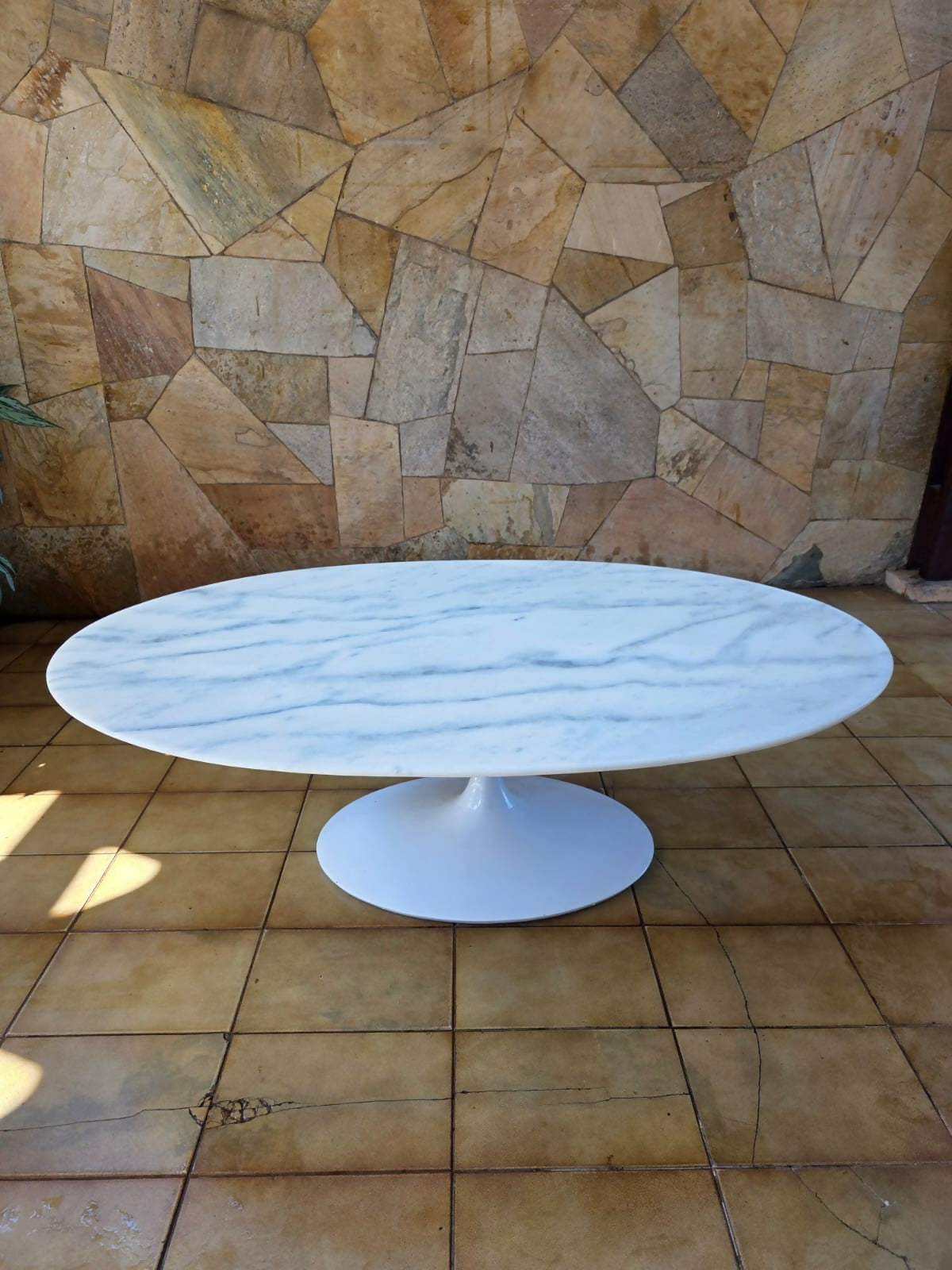 Autêntica mesa Saarinen oval , marmore carrara.