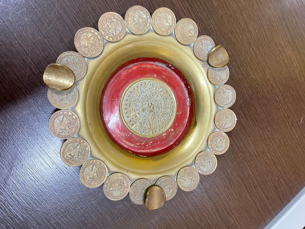 Cinzeiro com moedas mexicano