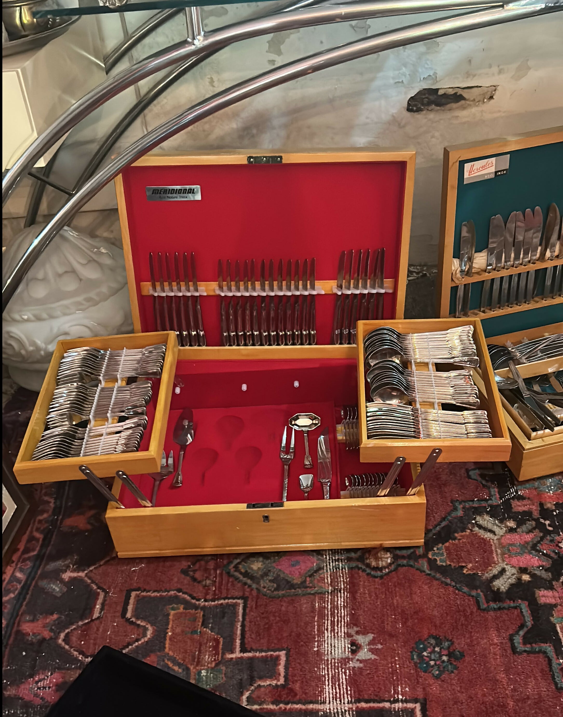 Lindíssimo faqueiro Meridional na caixa com 101 pecas(