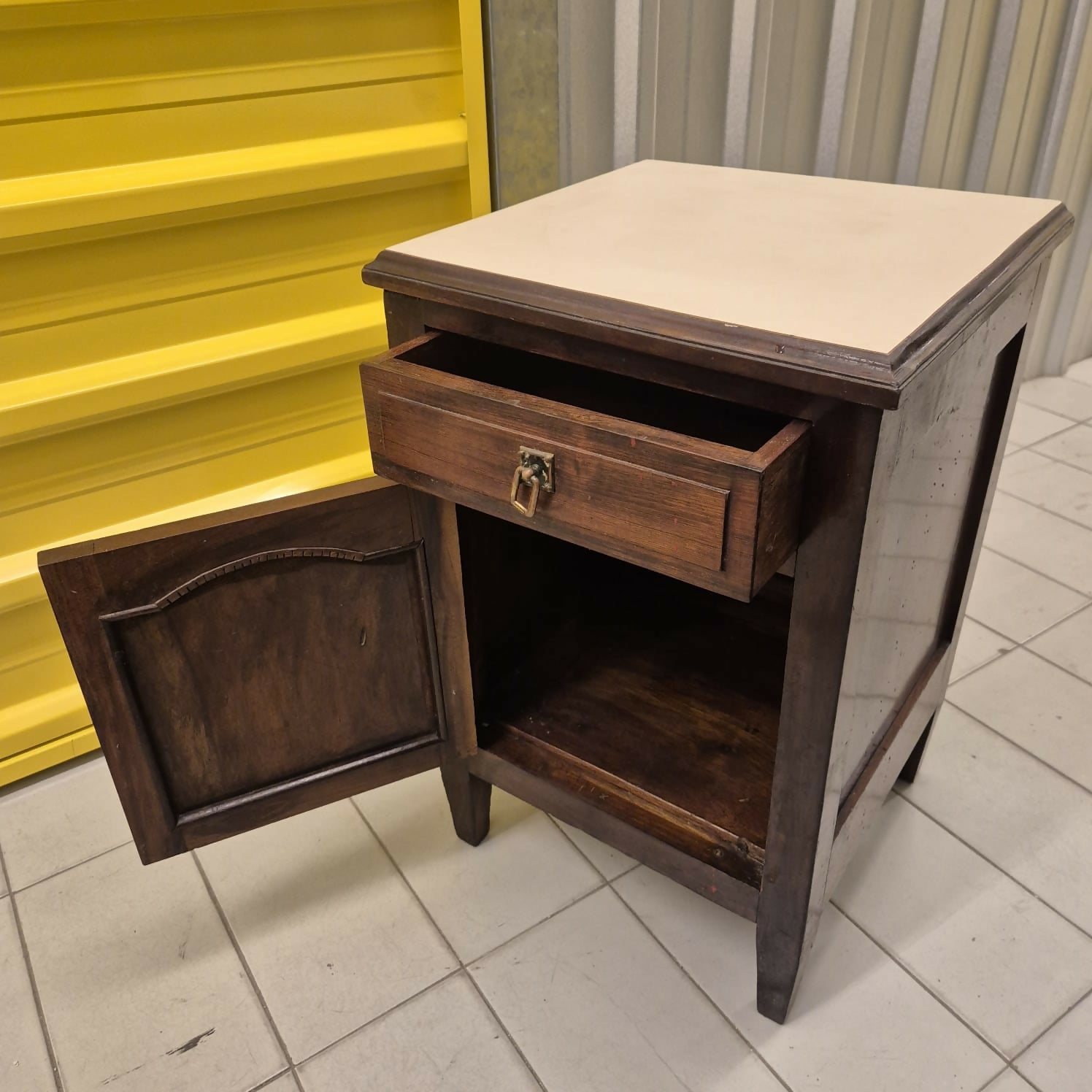 Mesinha decorativa com Marchetaria
