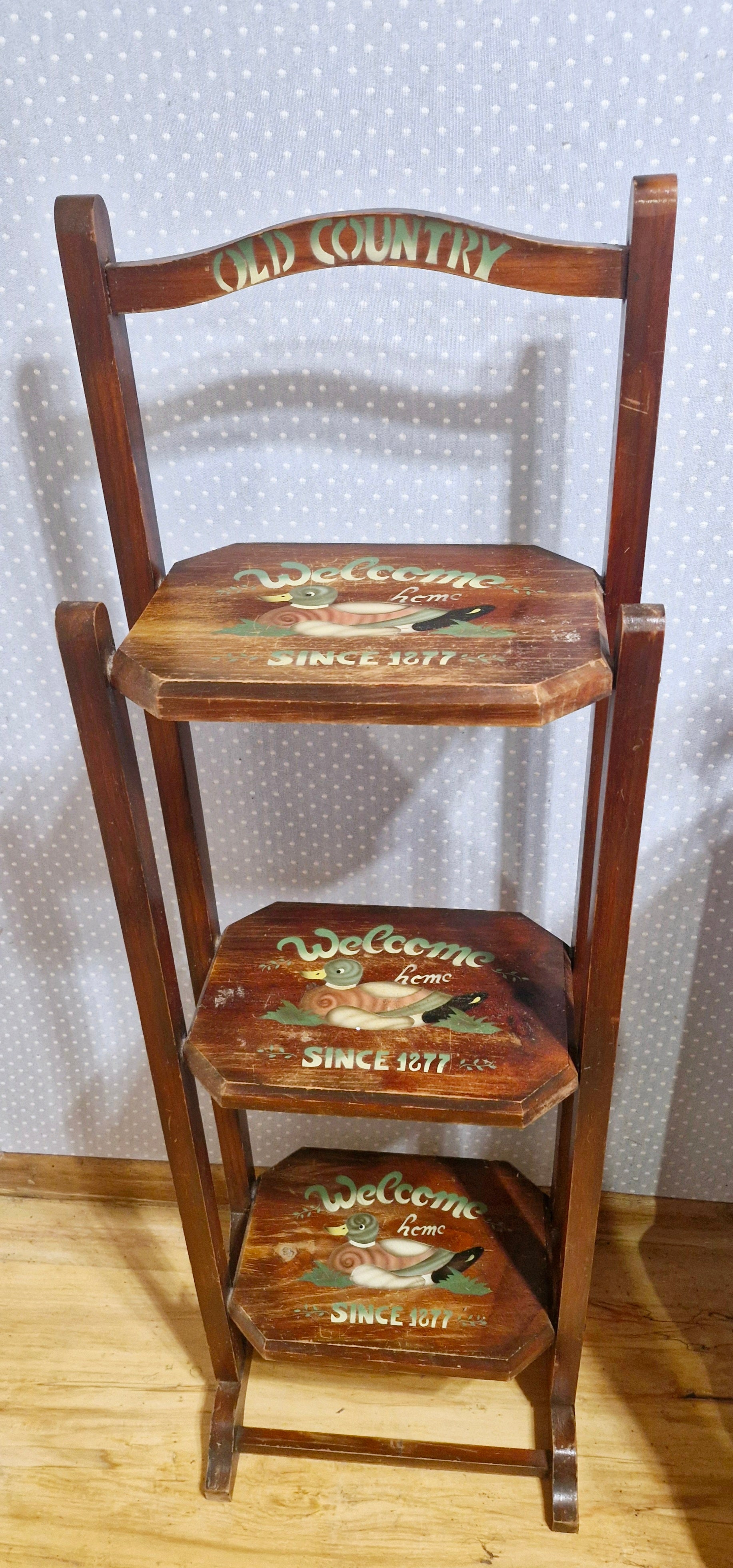 Linda estante articulável vintage em madeira com pintura de pato 
