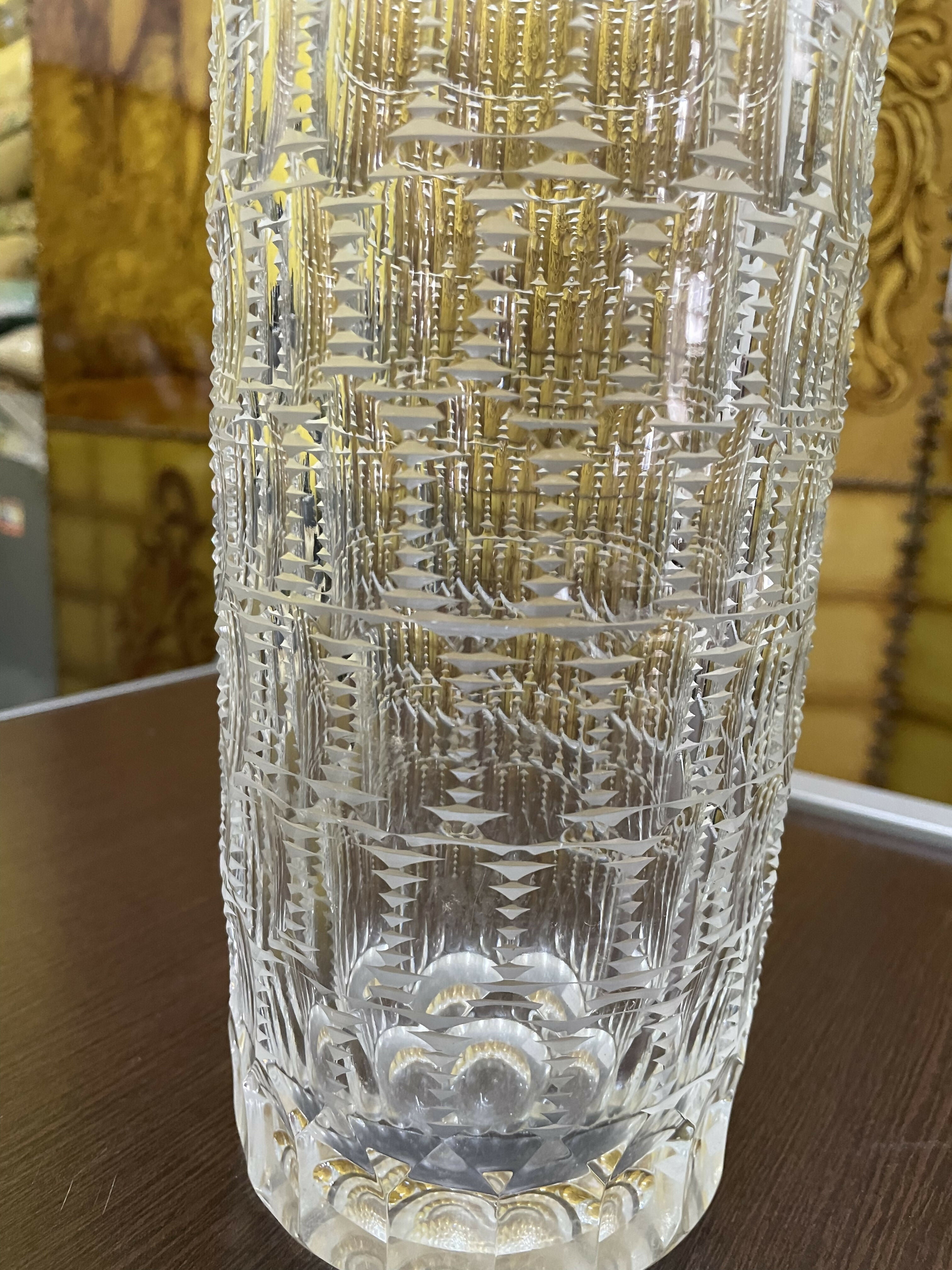 Vaso cilíndrico lapidado