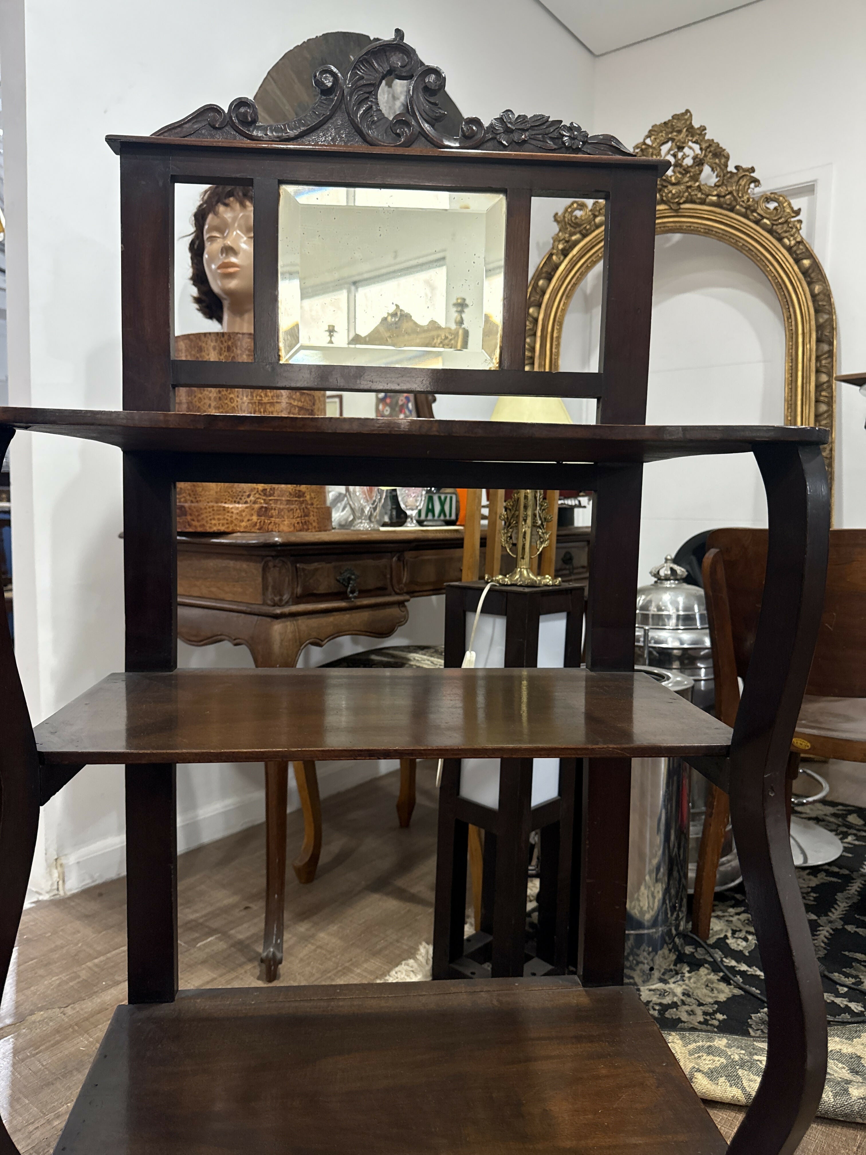 Porta Bibelô / Móvel de Apoio com Espelho – Início do Século XX – Madeira Nobre 🌟