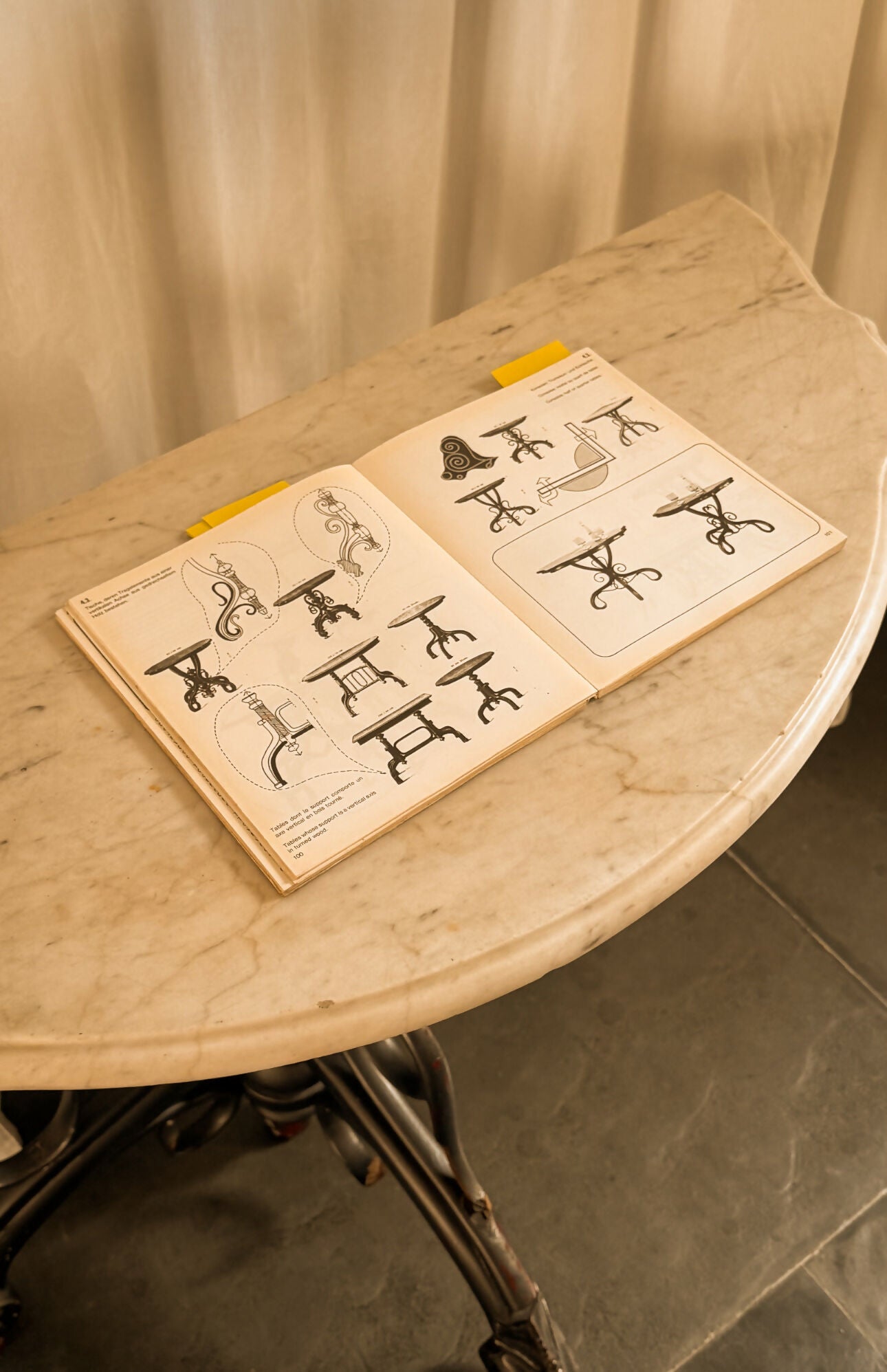 Aparador Thonet com tampo de mármore