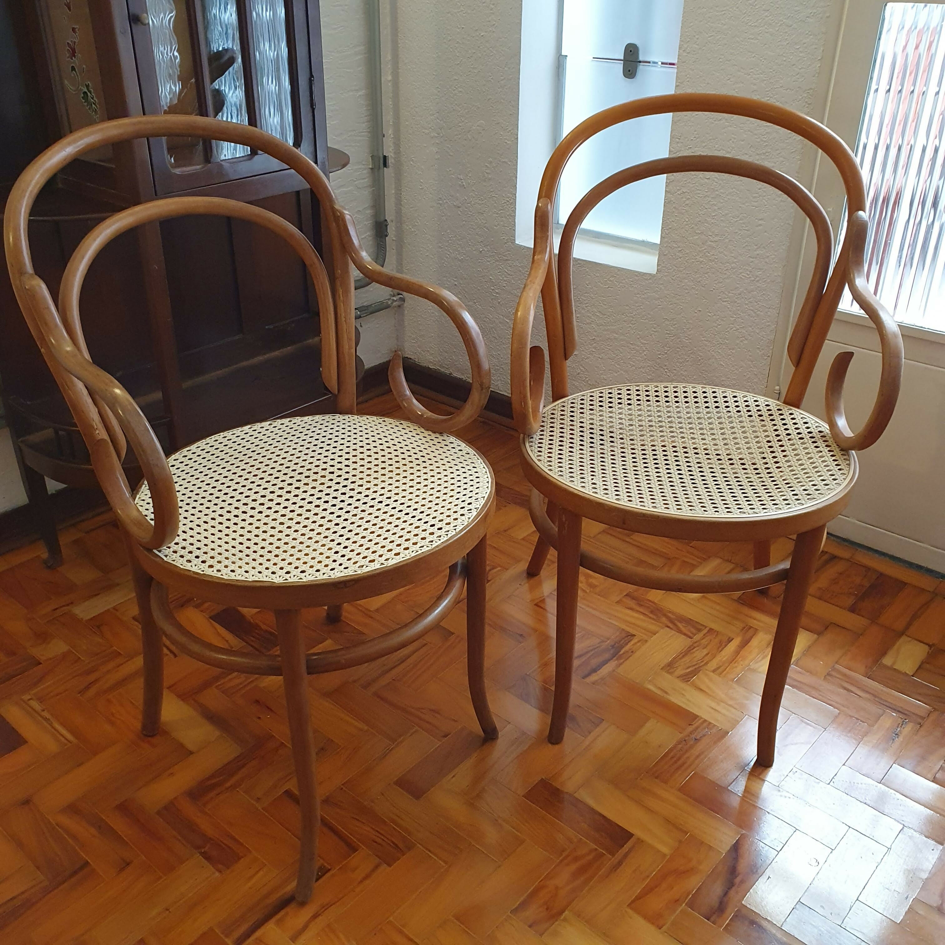 PAR DE CADEIRAS THONET (valor unitário)