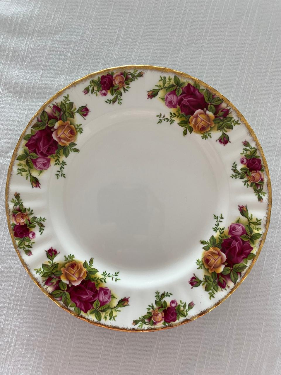 Xicara em porcelana finíssima marca: Royal Albert Bone China England