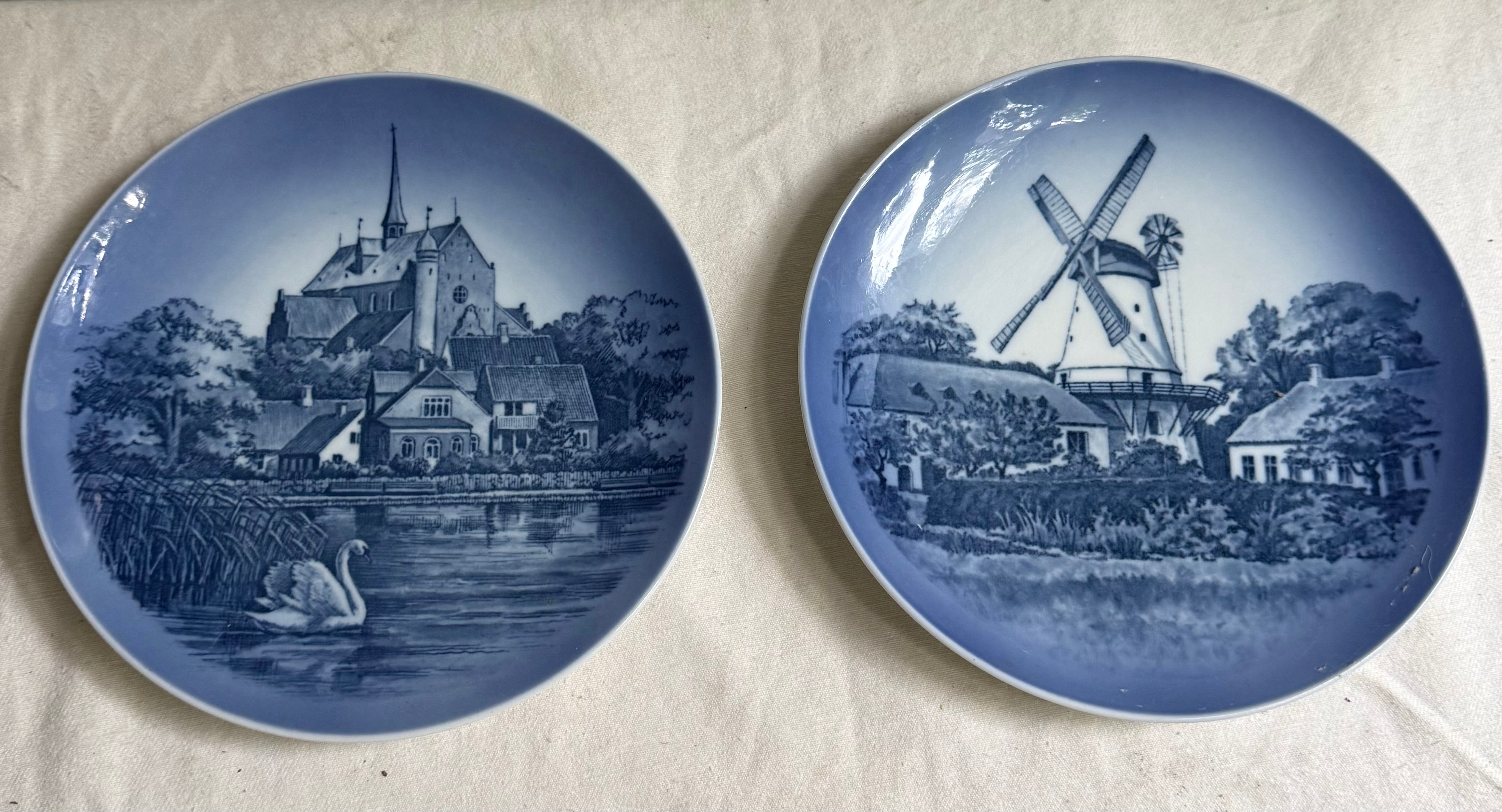 Par de Pratos Decorativos Royal Copenhagen | Dinamarca em tons azul e branco 
